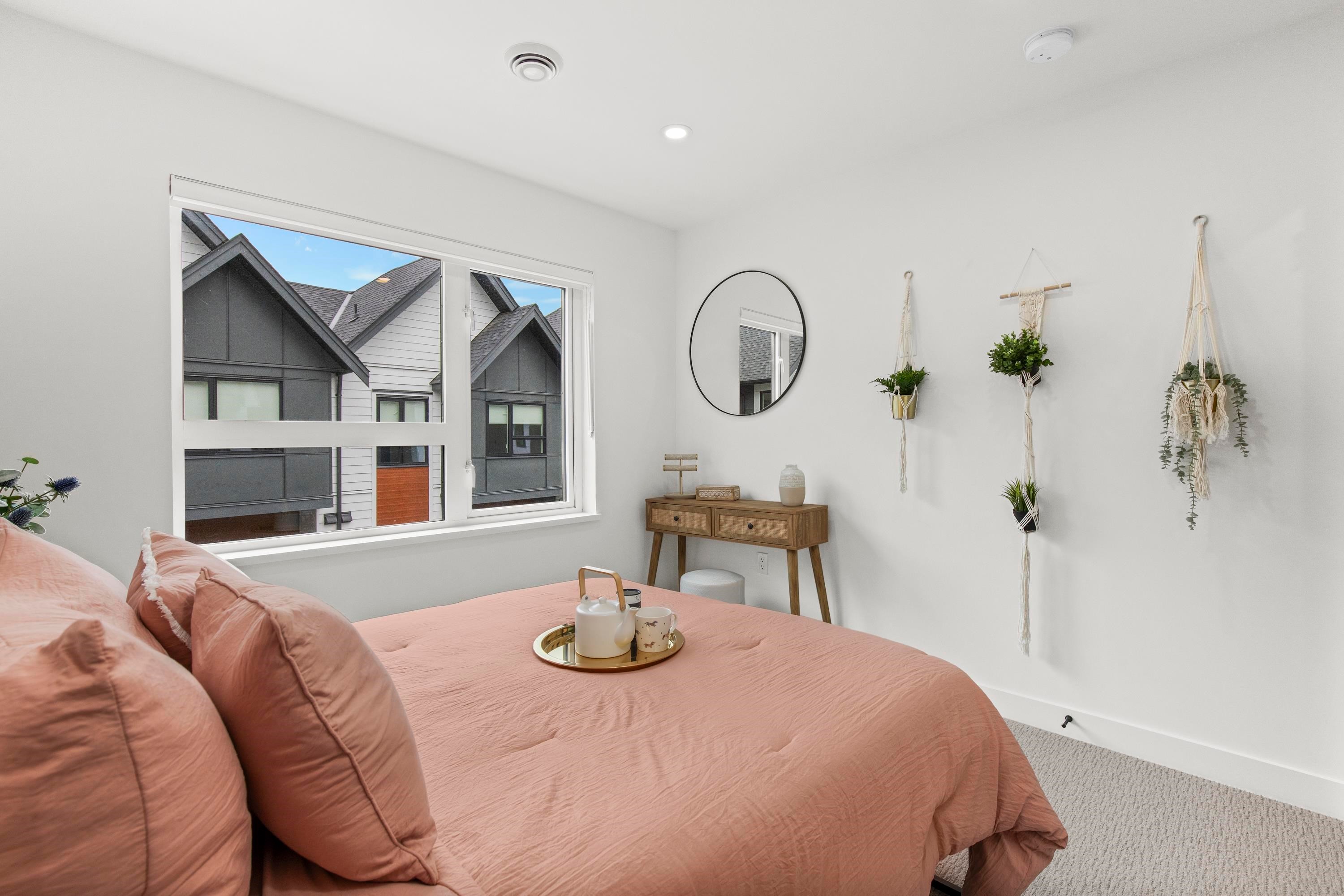 4-1959 165A Street, Surrey, BC