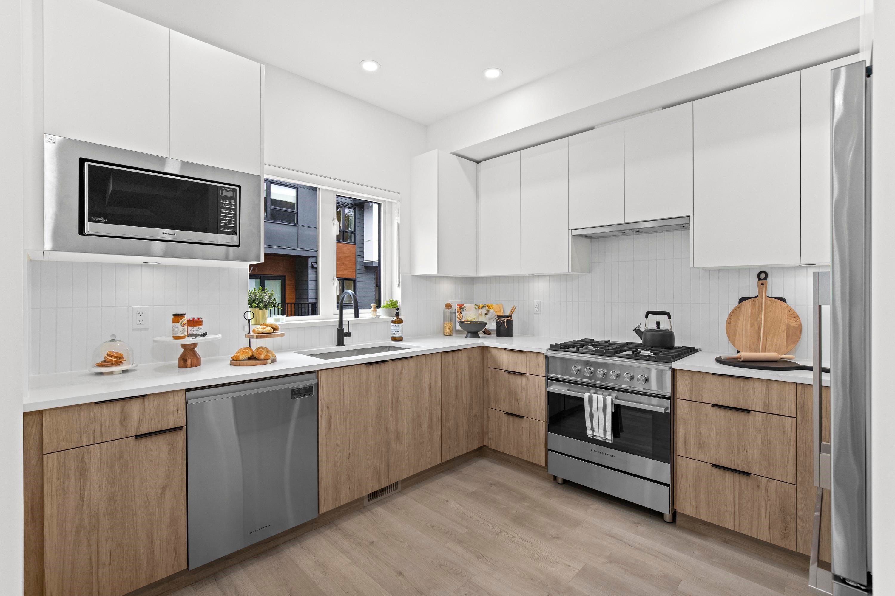 4-1959 165A Street, Surrey, BC