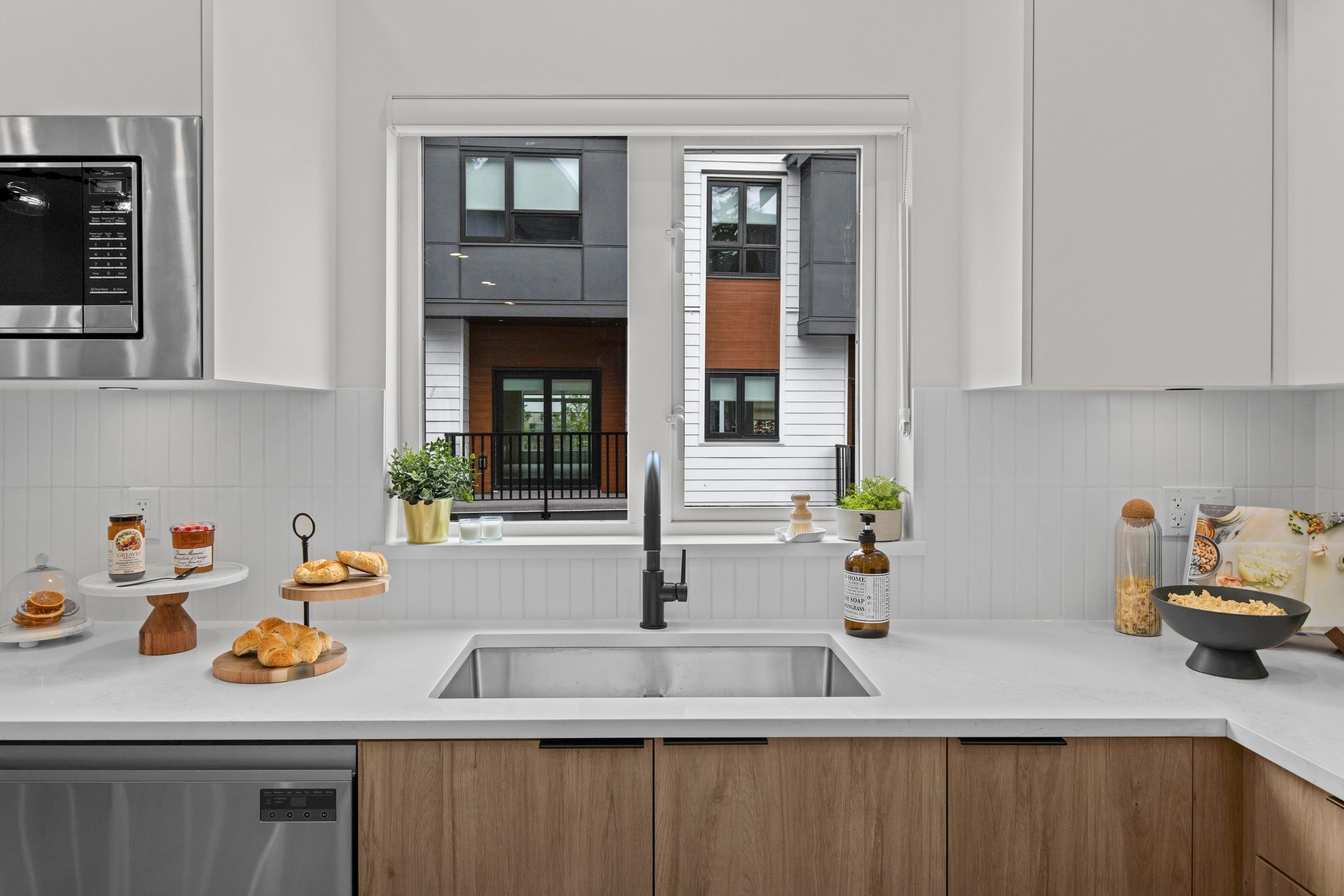 4-1959 165A Street, Surrey, BC