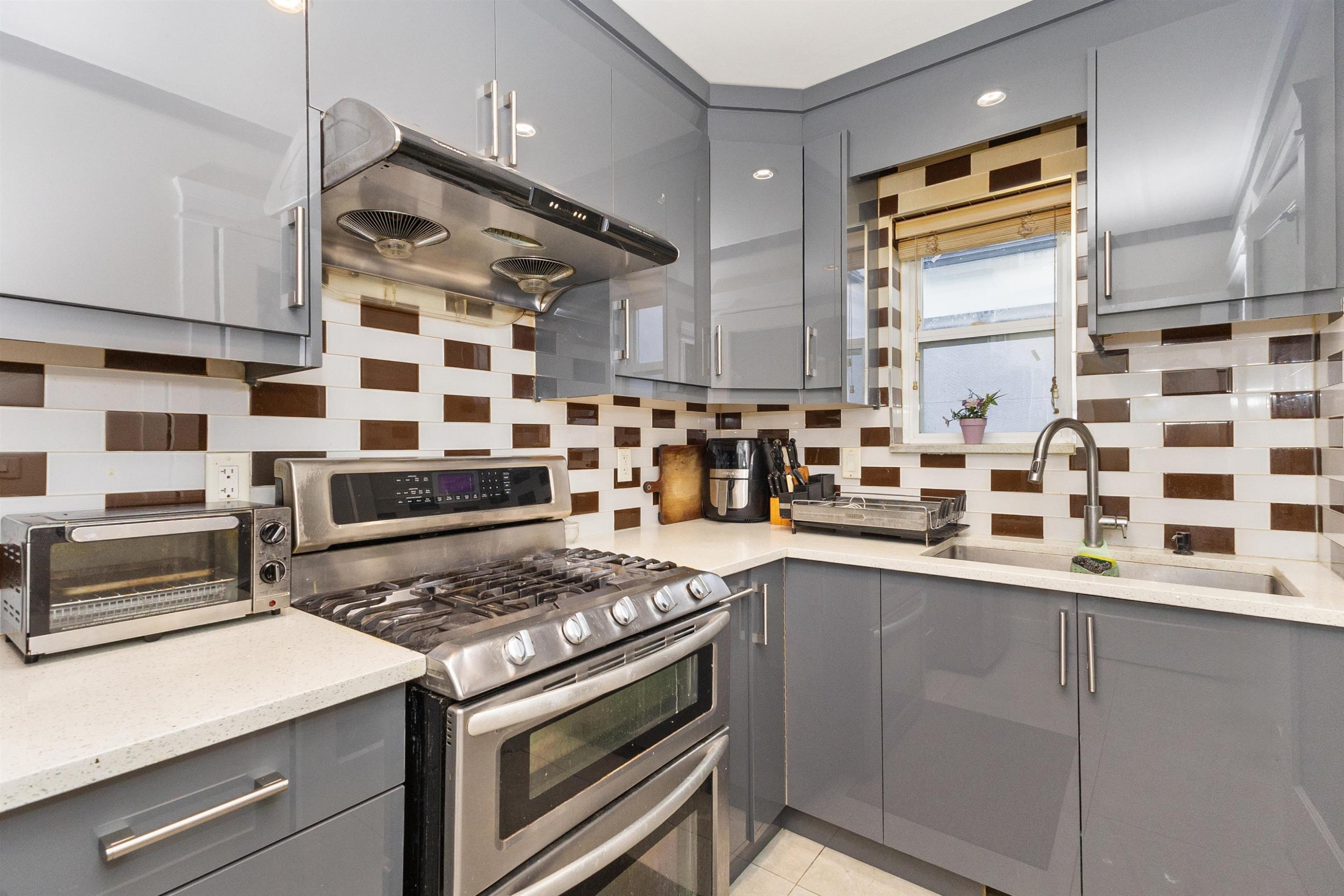 2018 Vinewood Street, Abbotsford, BC