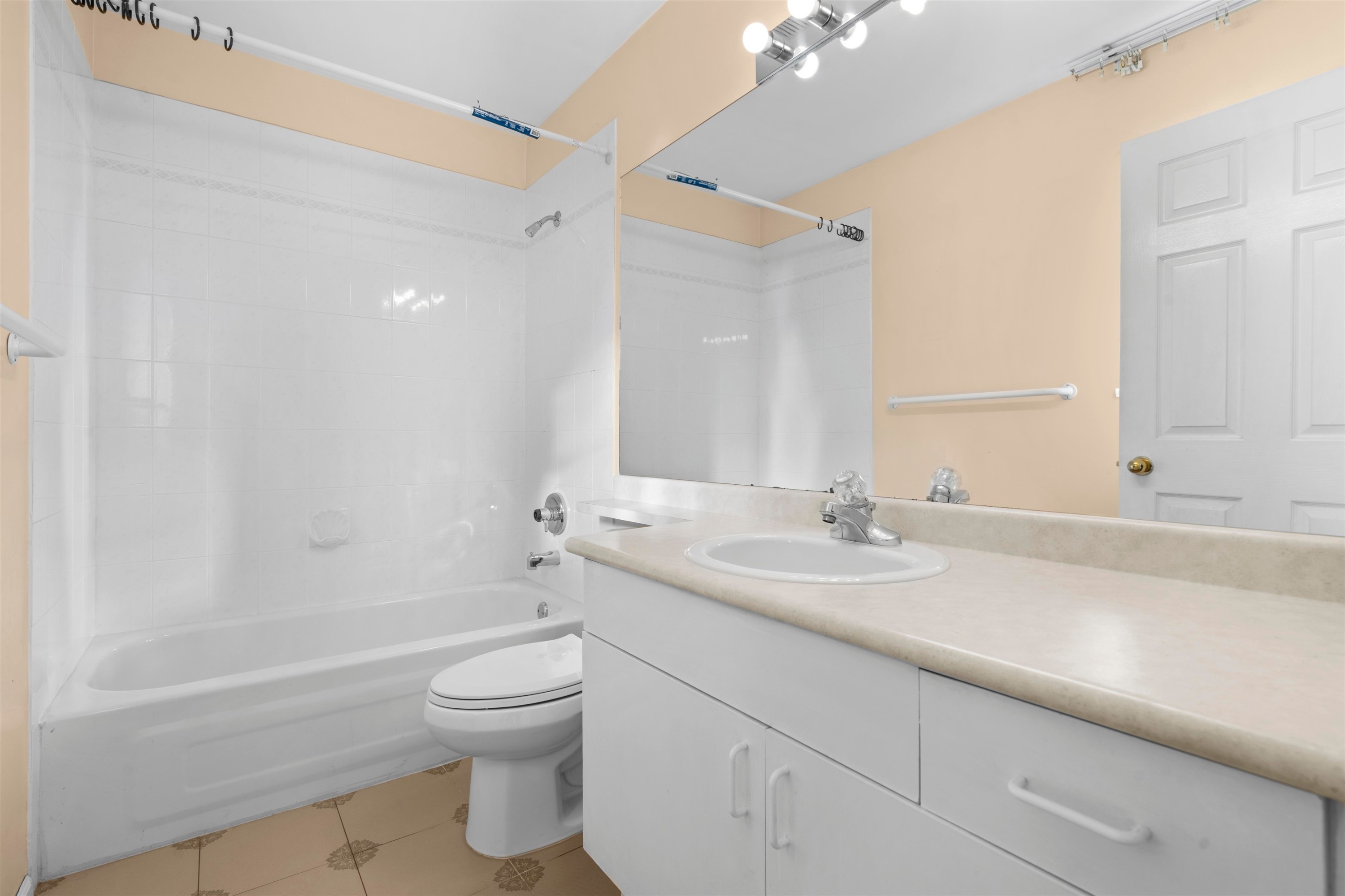 125-8655 King George Boulevard, Surrey, BC