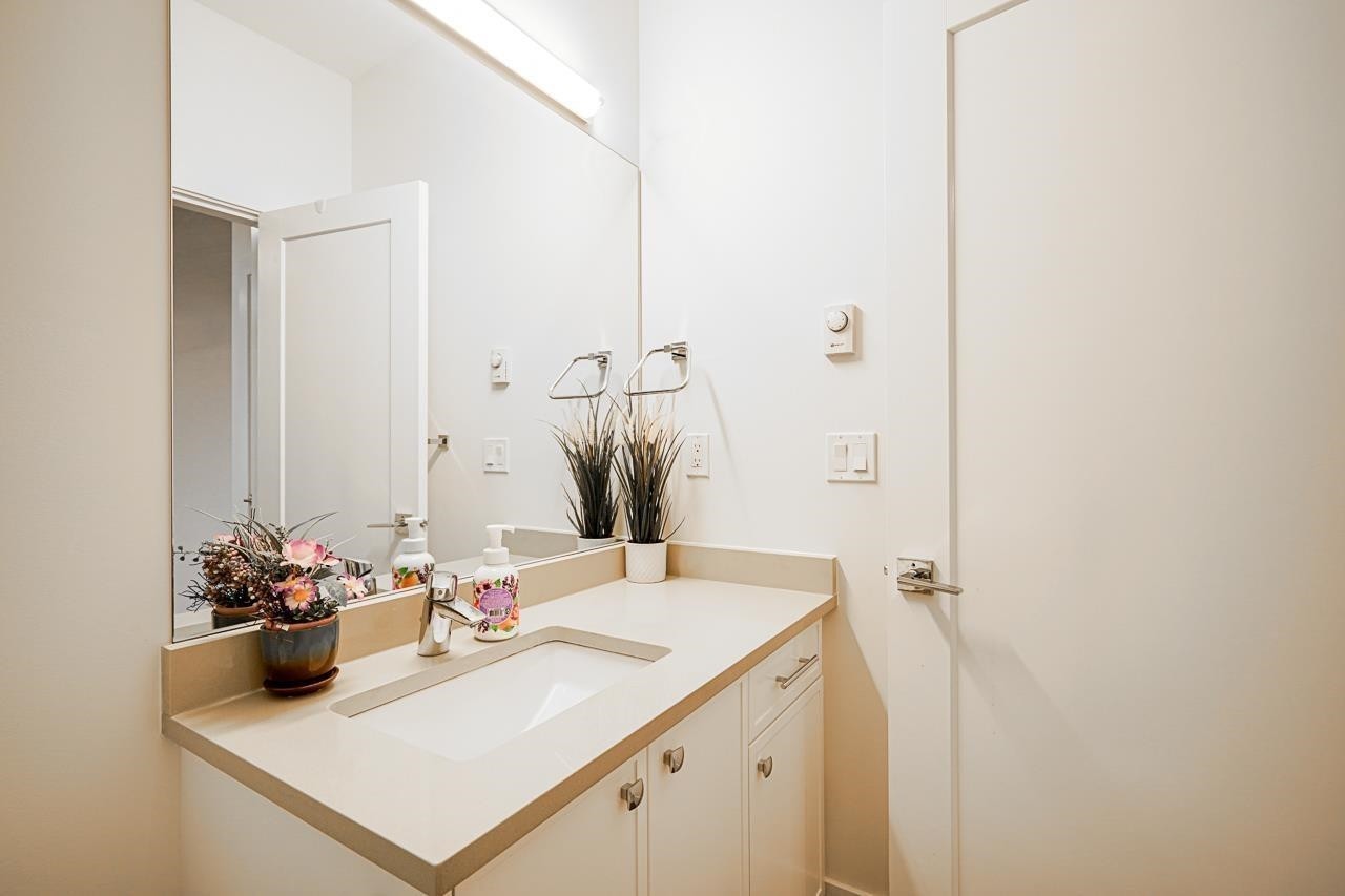 17-5960 142 Street, Surrey, BC