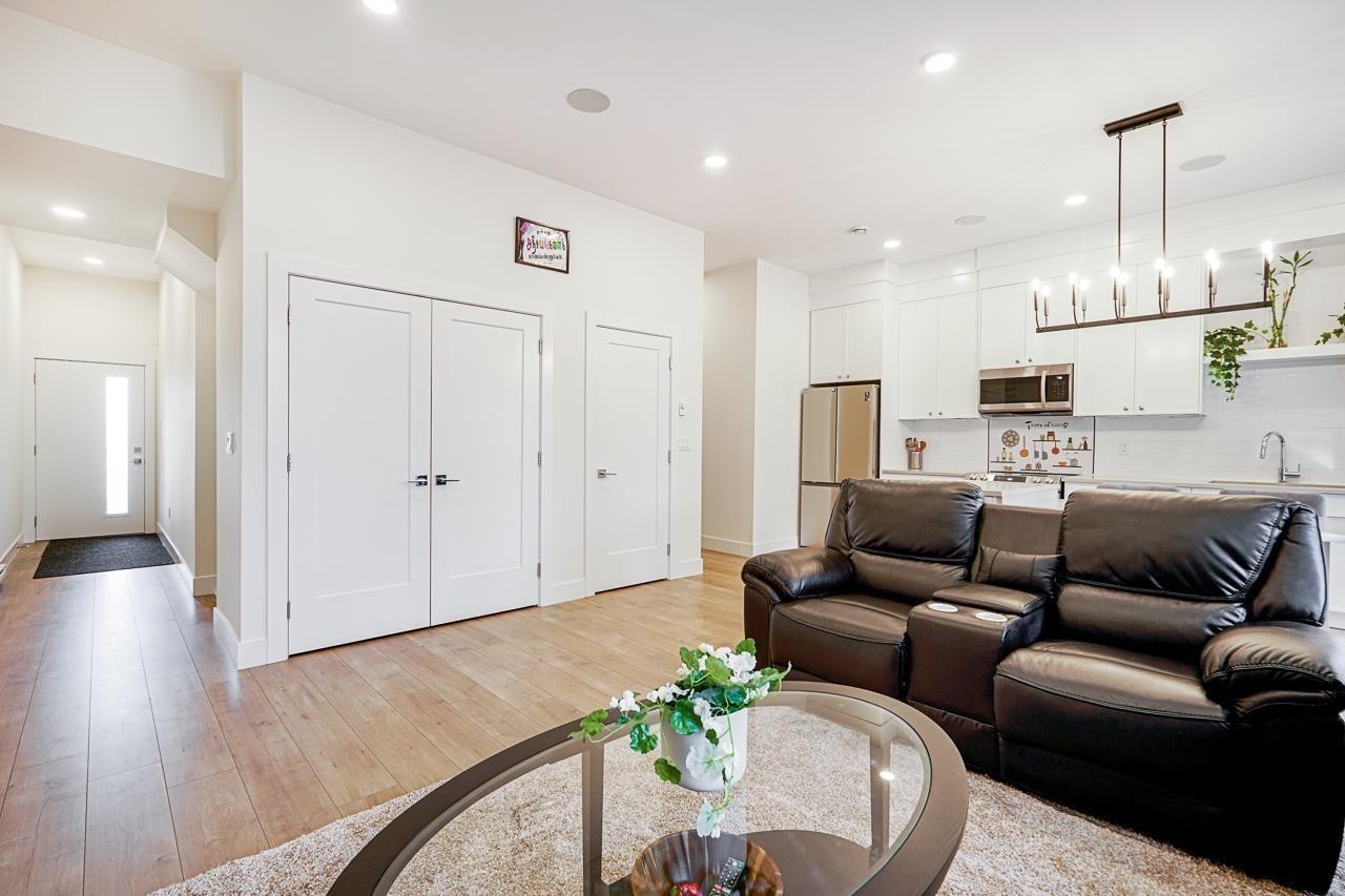 17-5960 142 Street, Surrey, BC