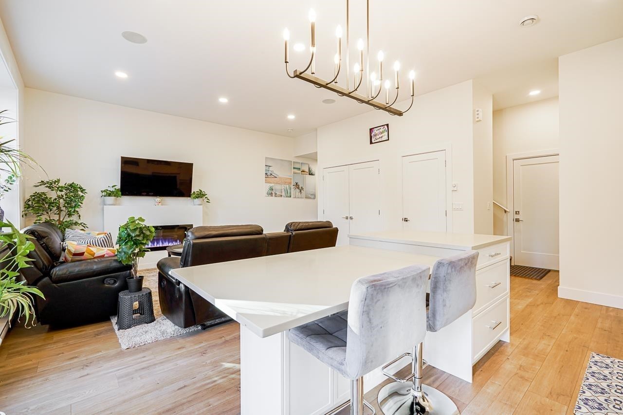 17-5960 142 Street, Surrey, BC