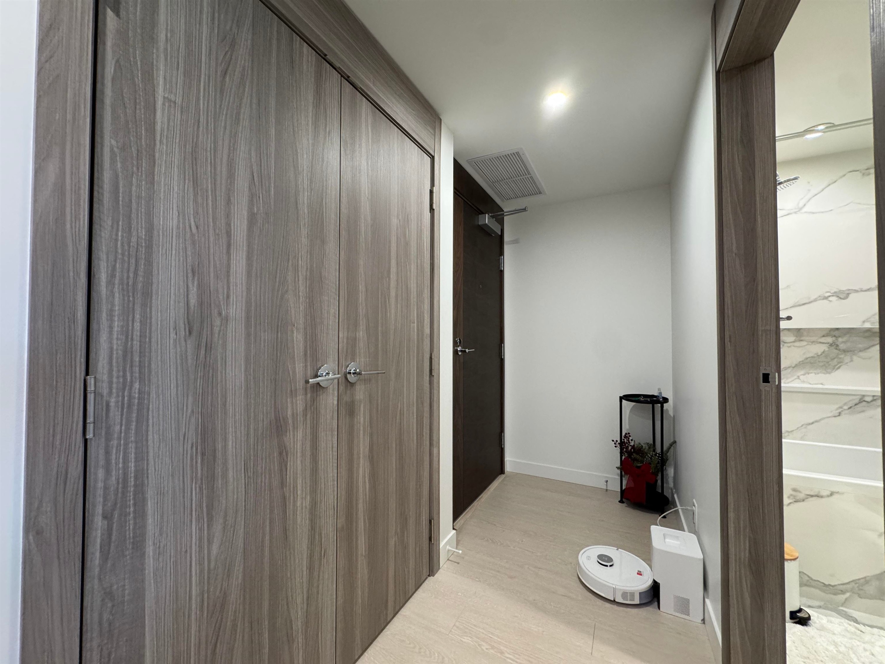 1410-13768 100 Avenue, Surrey, BC