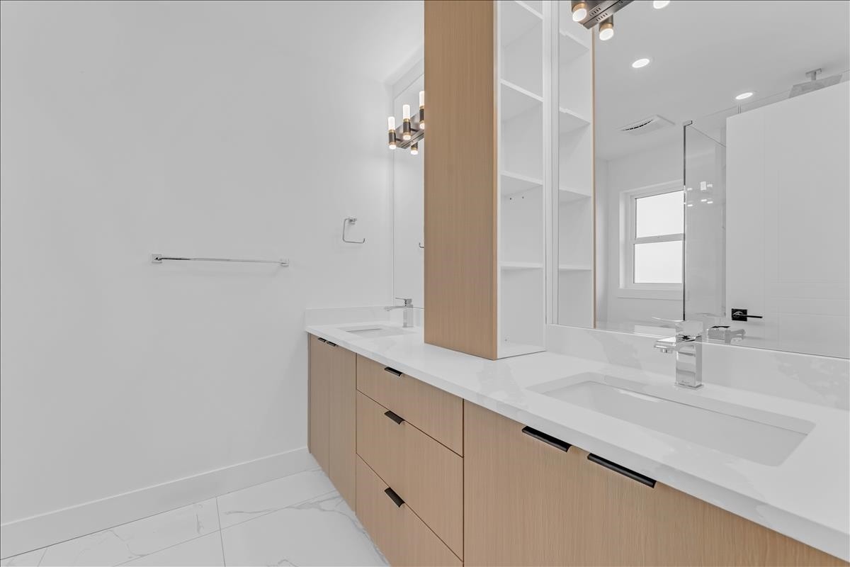 20487 74B Avenue, Langley, BC