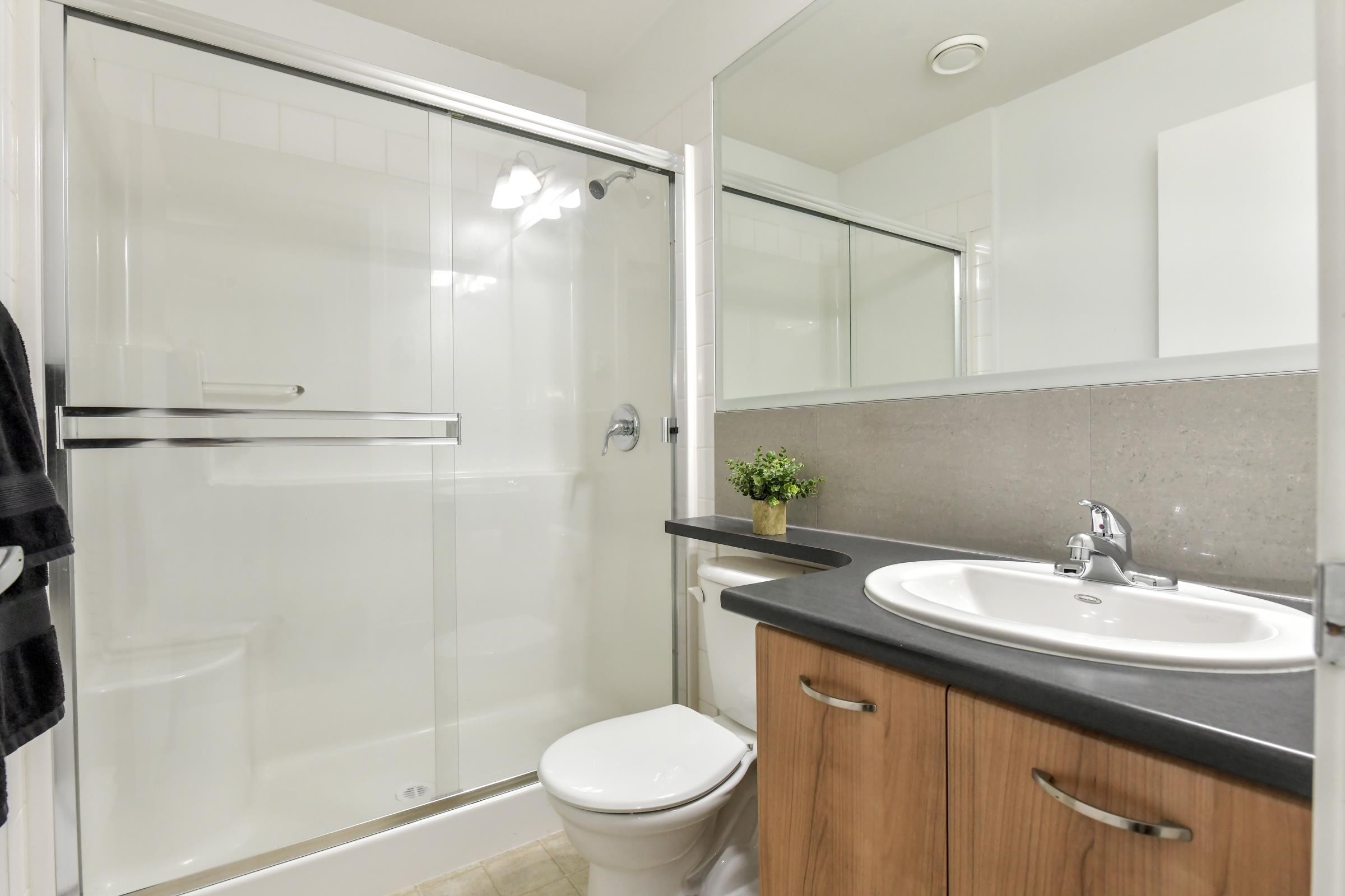 122-6671 121 Street, Surrey, BC