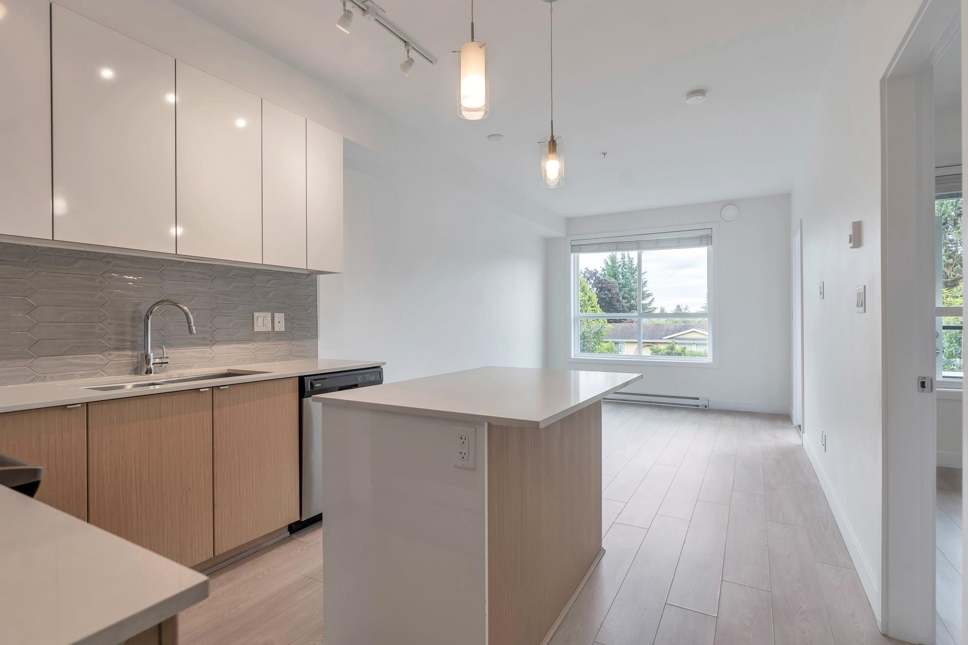 204-19567 64 Avenue, Surrey, BC