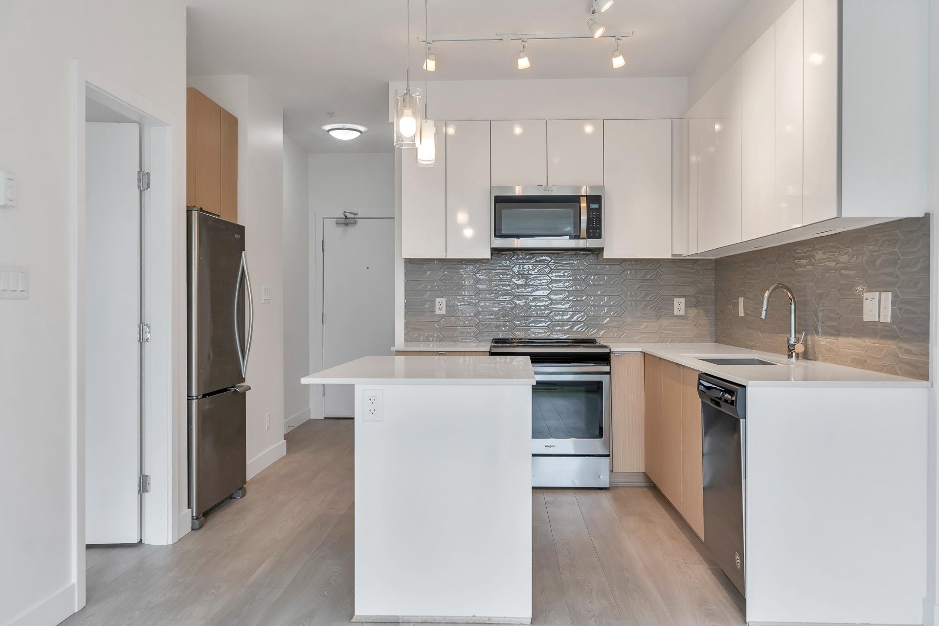 204-19567 64 Avenue, Surrey, BC