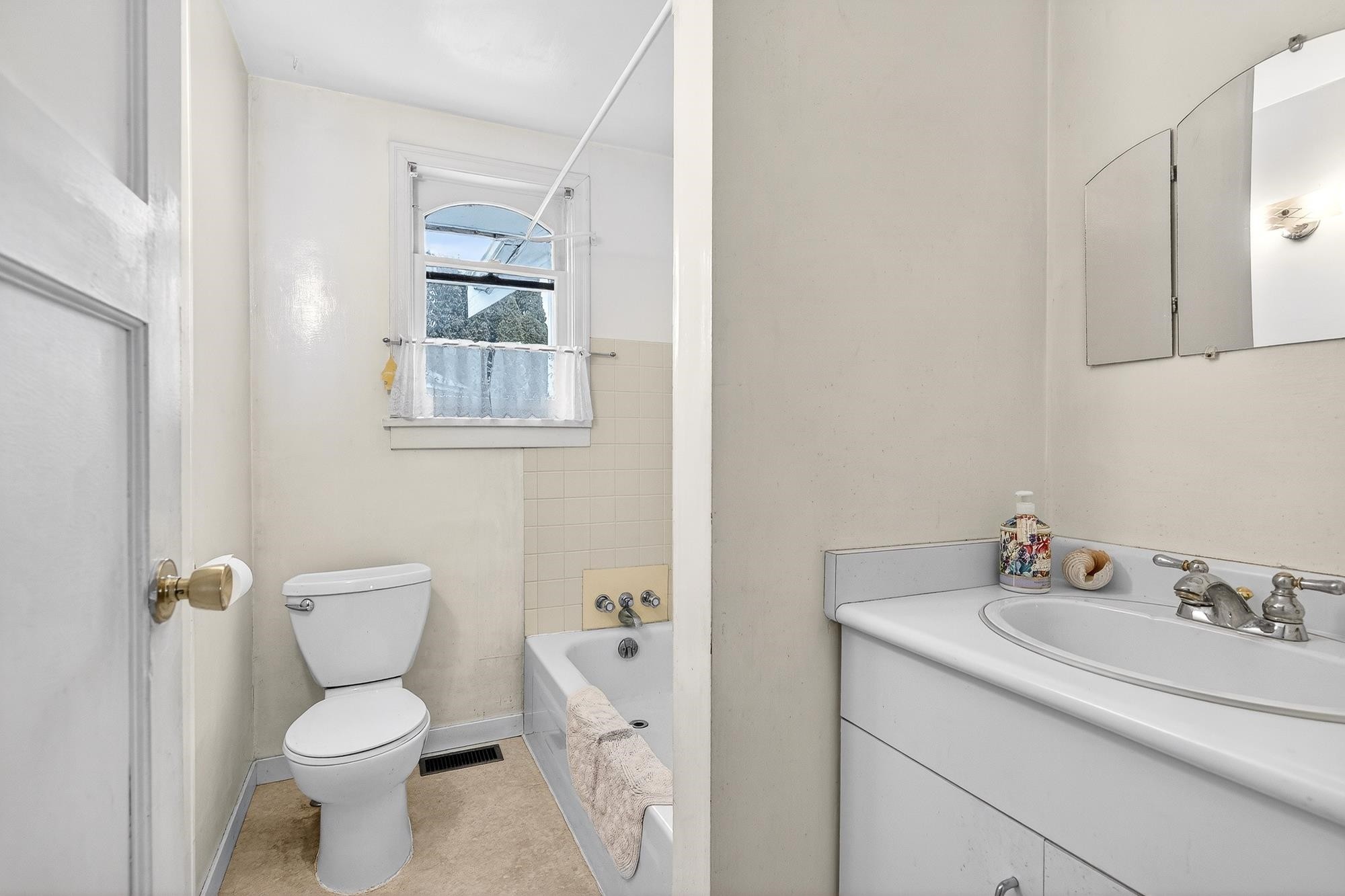 18753 60 Avenue, Surrey, BC