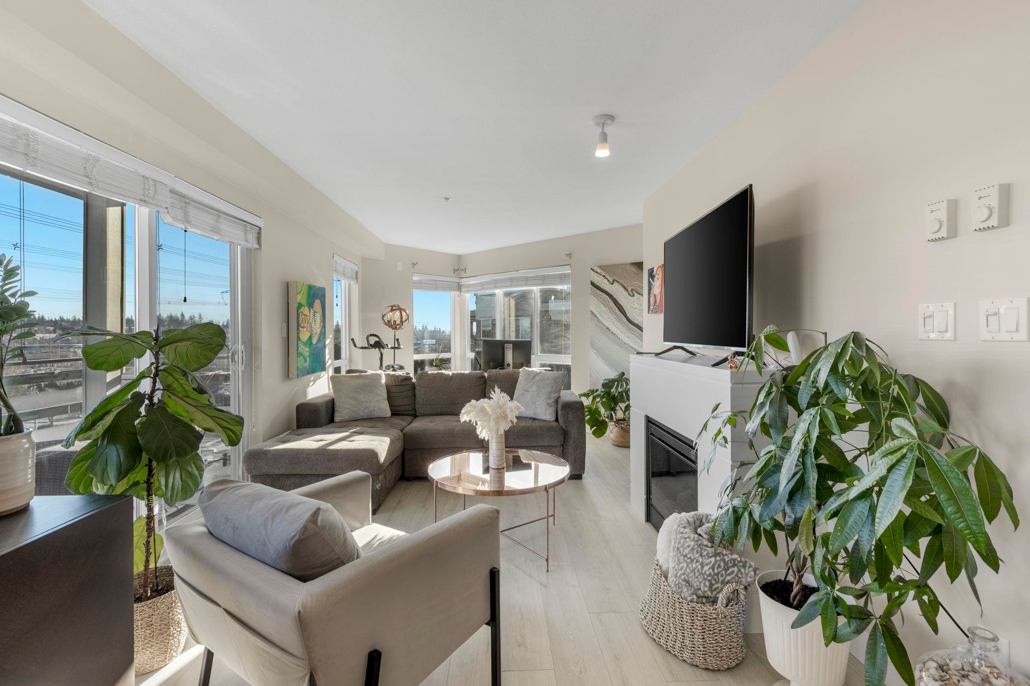 404-15785 Croydon Drive, Surrey, BC