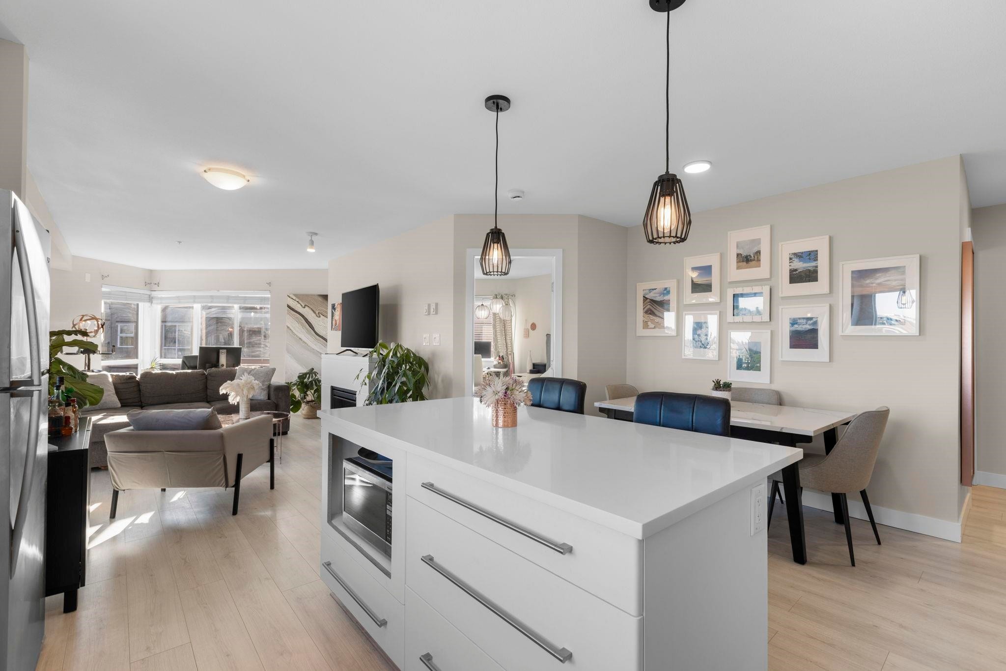 404-15785 Croydon Drive, Surrey, BC