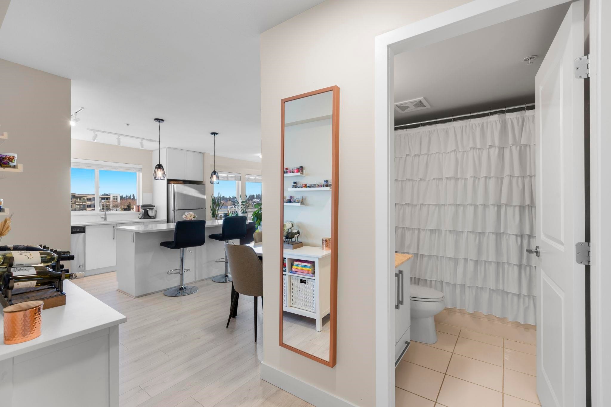 404-15785 Croydon Drive, Surrey, BC