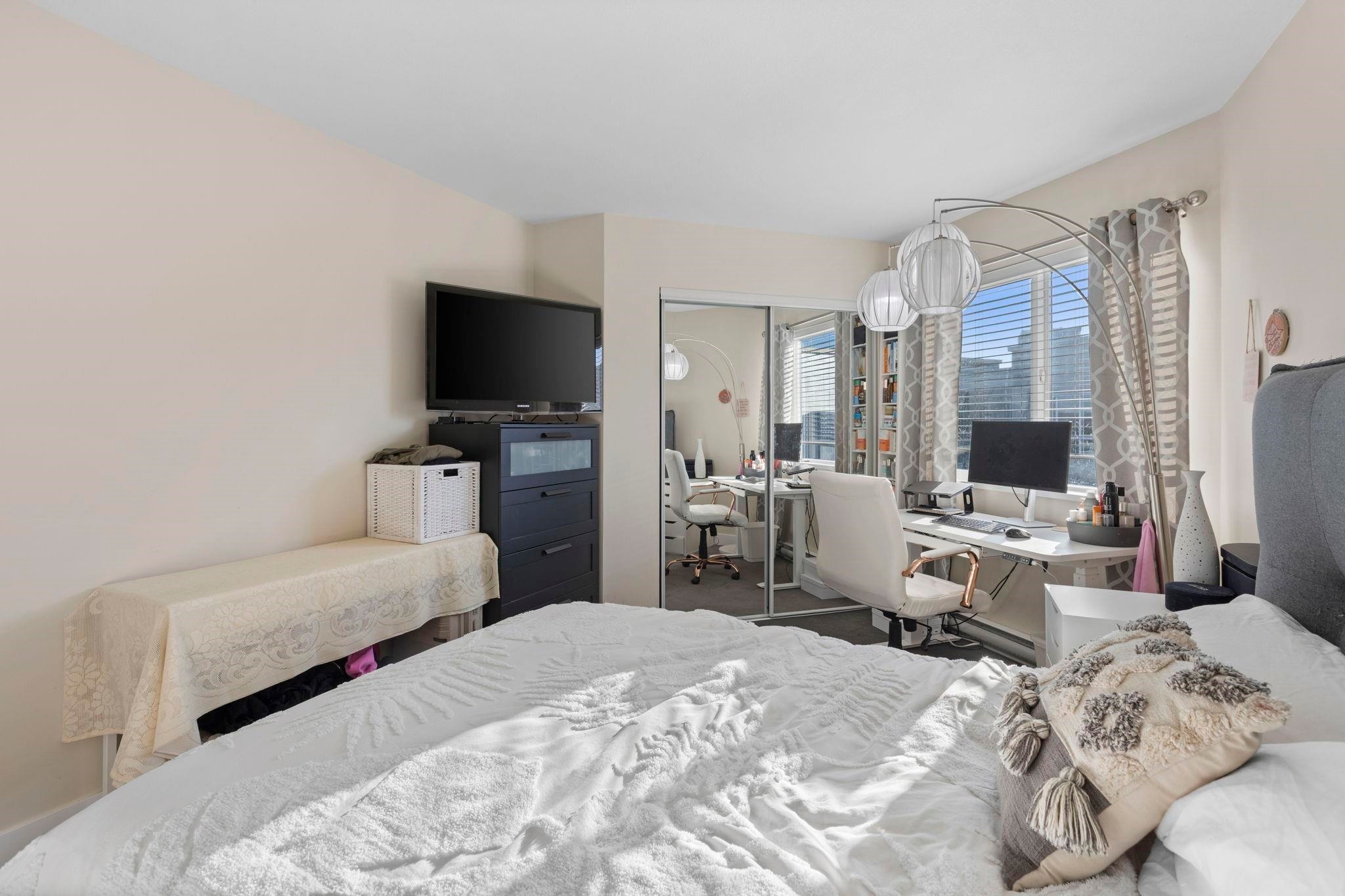 404-15785 Croydon Drive, Surrey, BC