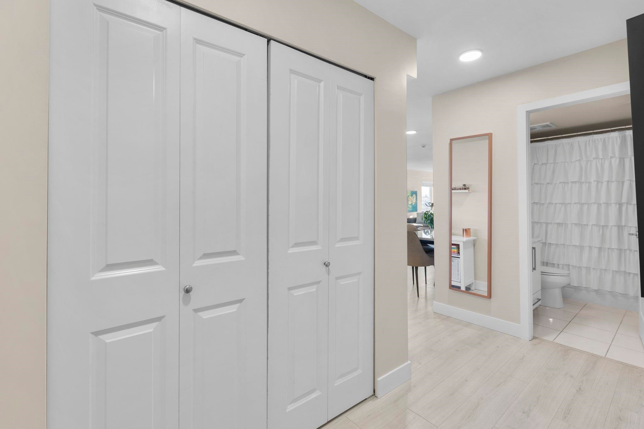 404-15785 Croydon Drive, Surrey, BC