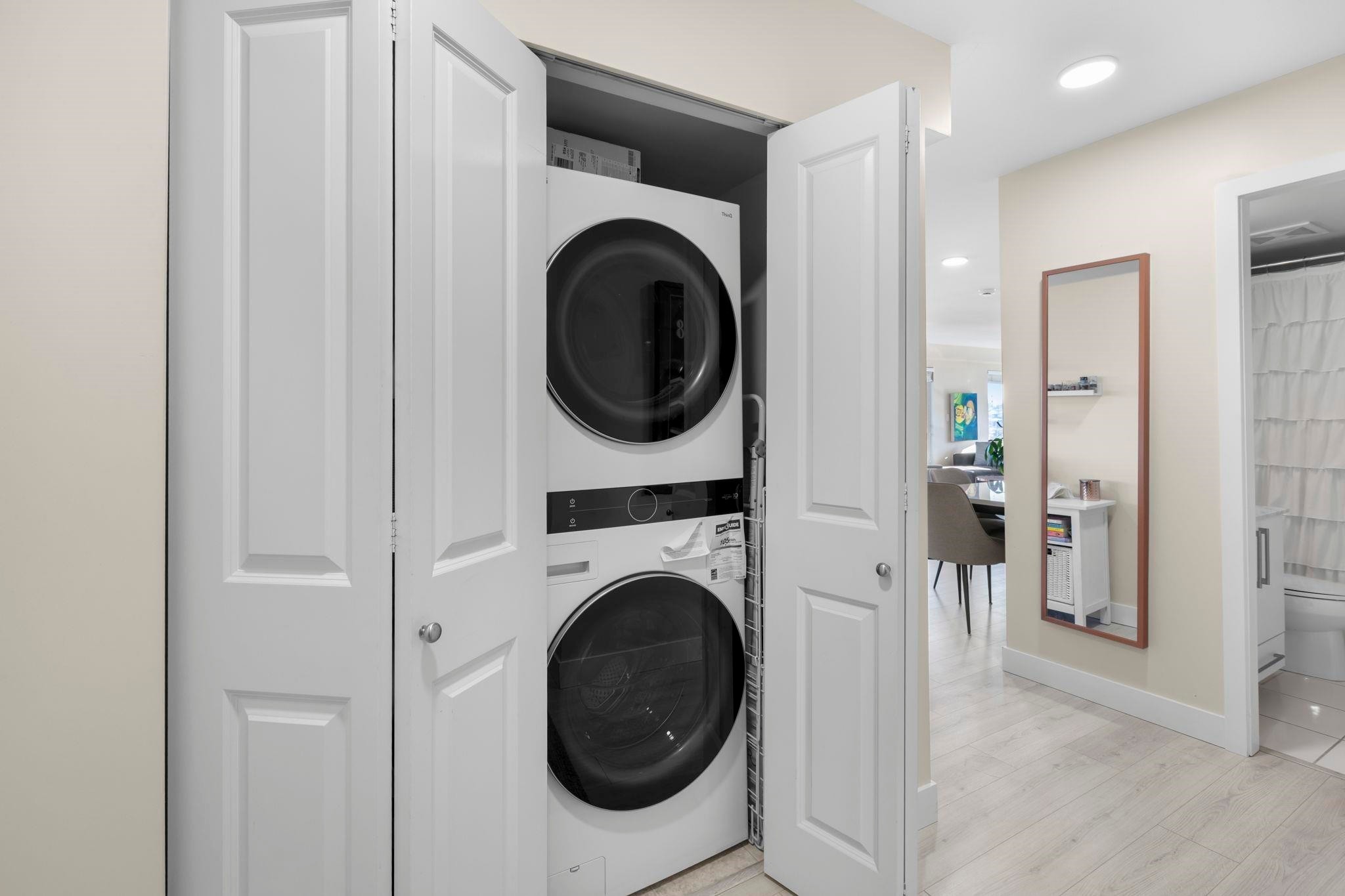 404-15785 Croydon Drive, Surrey, BC