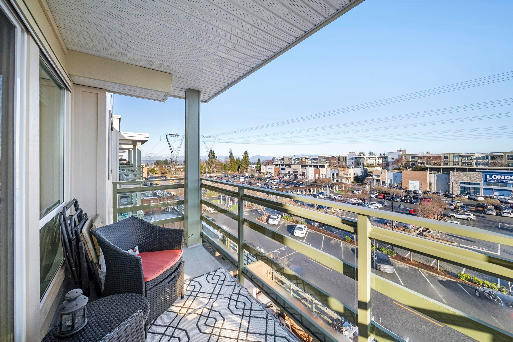 404-15785 Croydon Drive, Surrey, BC