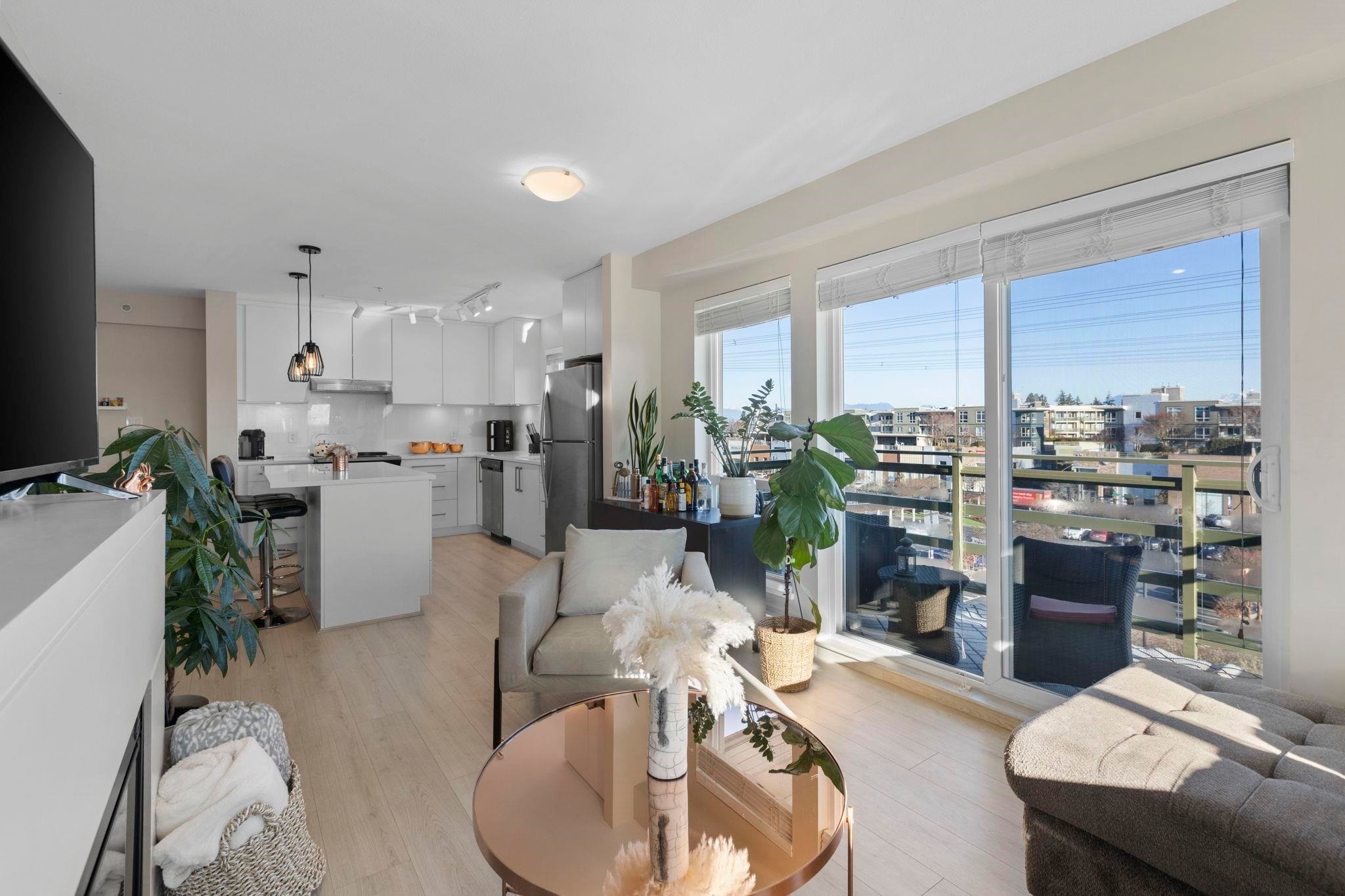 404-15785 Croydon Drive, Surrey, BC