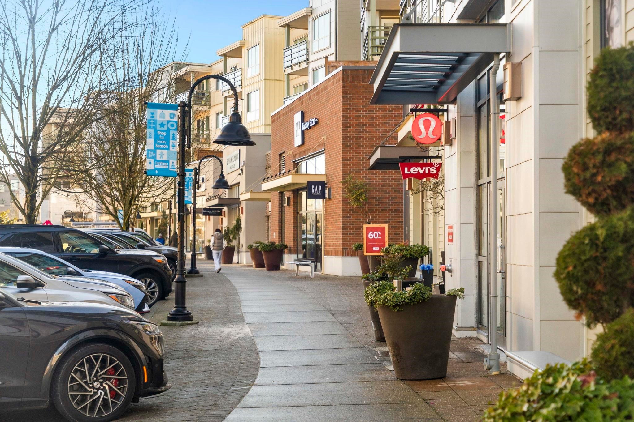 404-15785 Croydon Drive, Surrey, BC