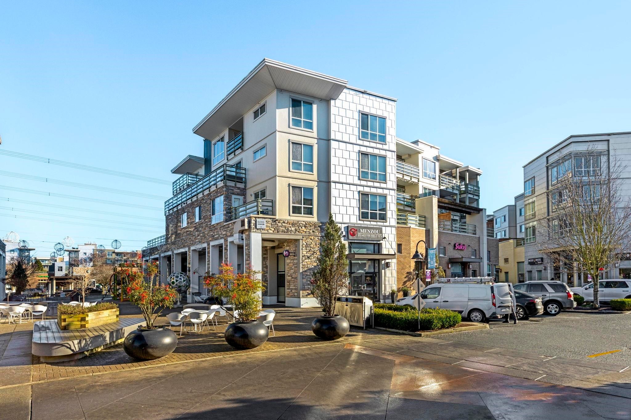 404-15785 Croydon Drive, Surrey, BC