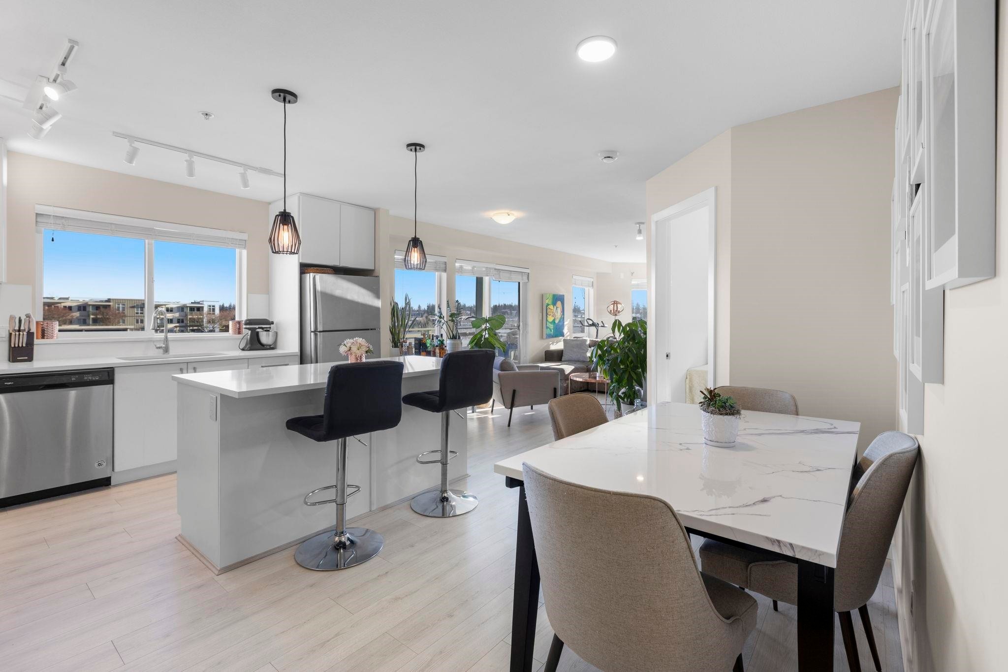 404-15785 Croydon Drive, Surrey, BC