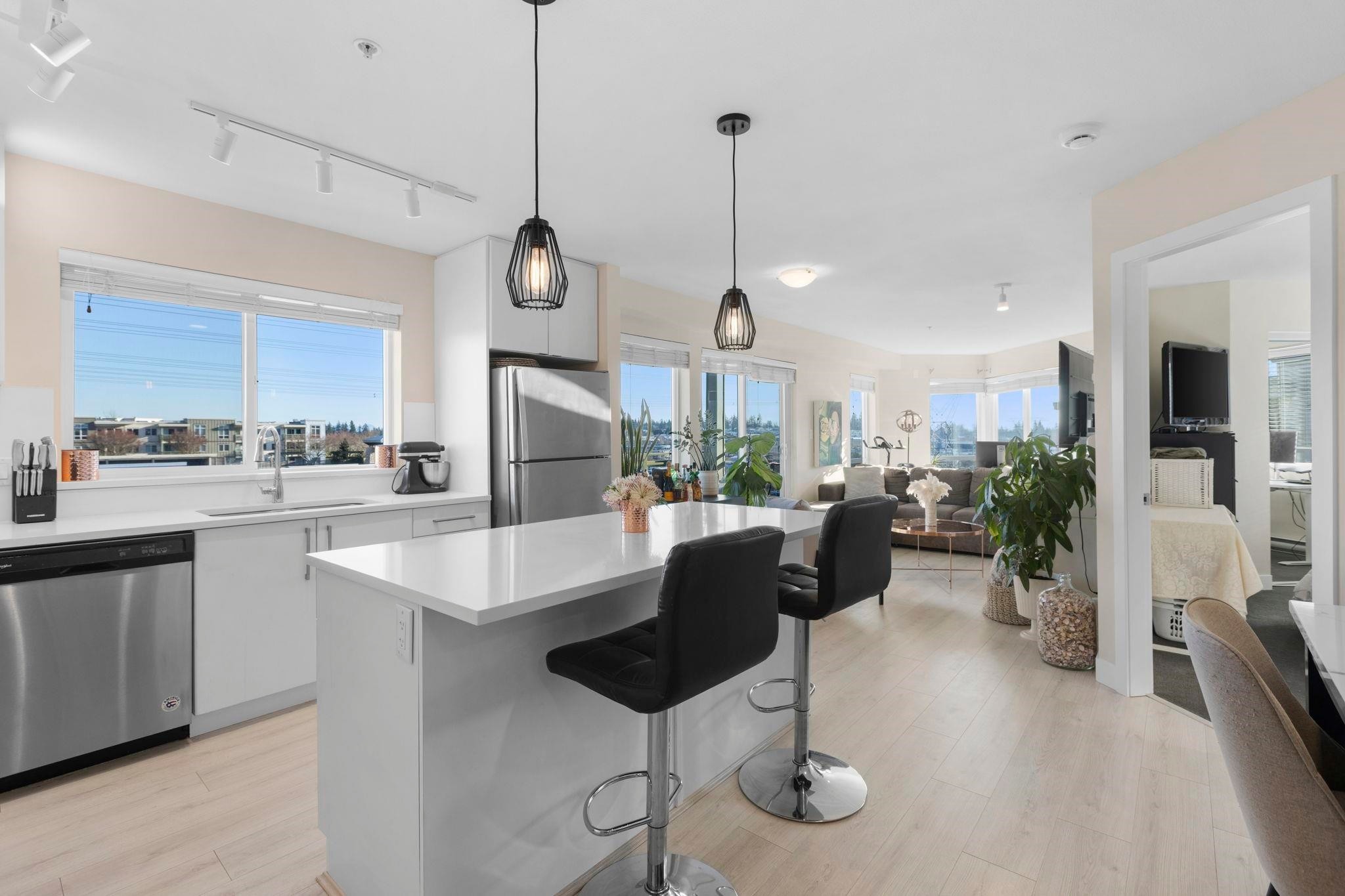 404-15785 Croydon Drive, Surrey, BC