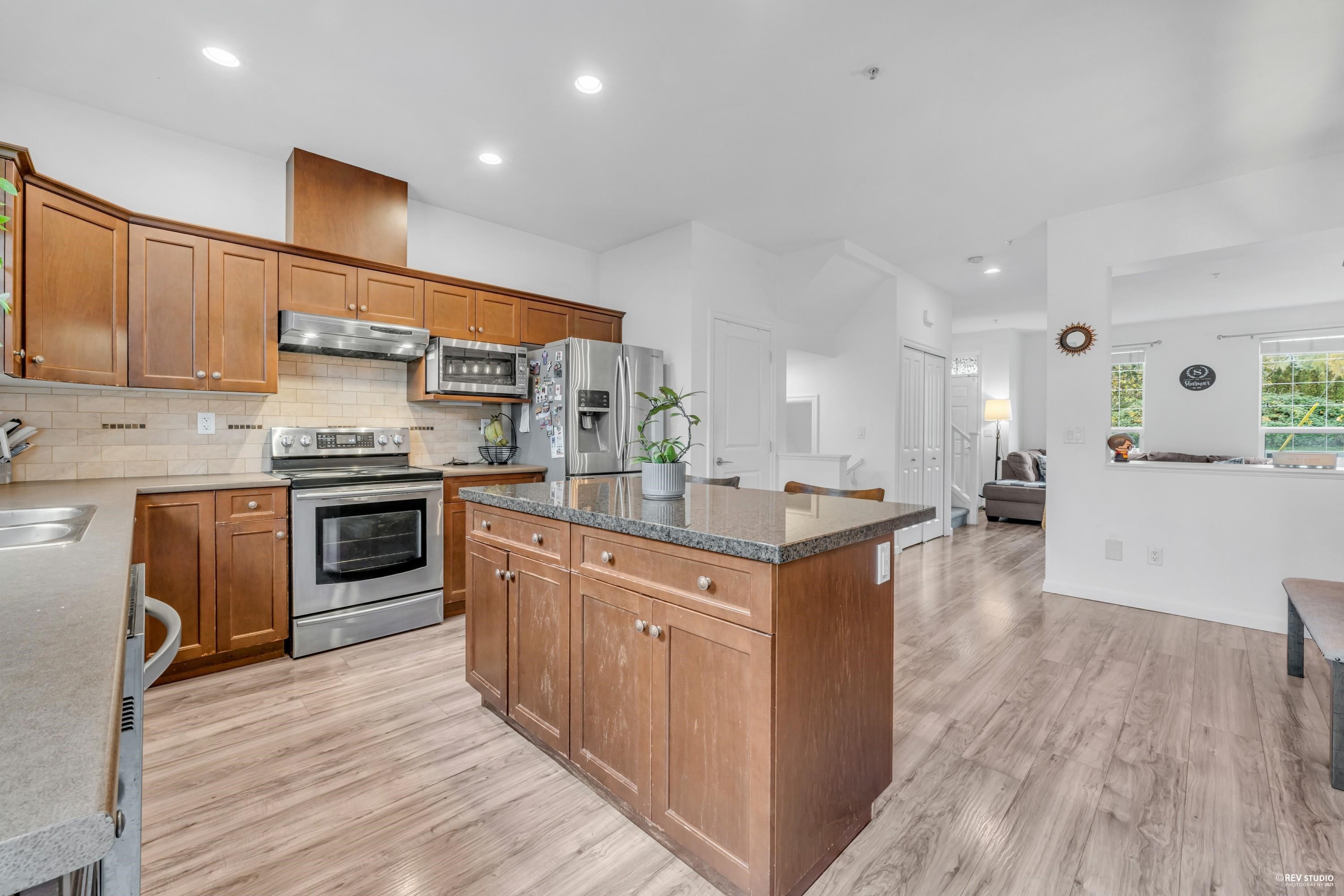 6956 208 Street, Langley, BC