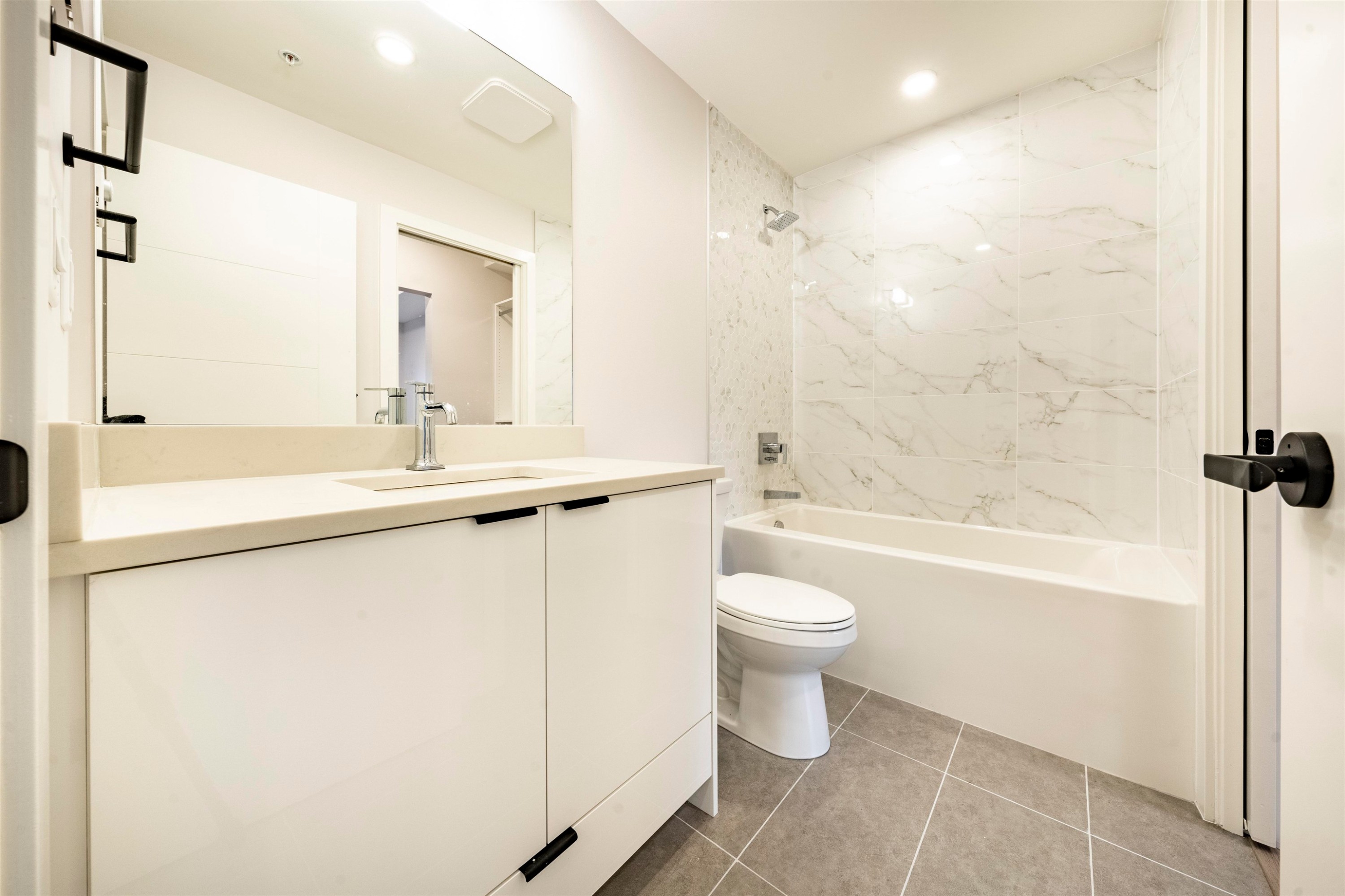 204-20061 Fraser Highway, Langley, BC