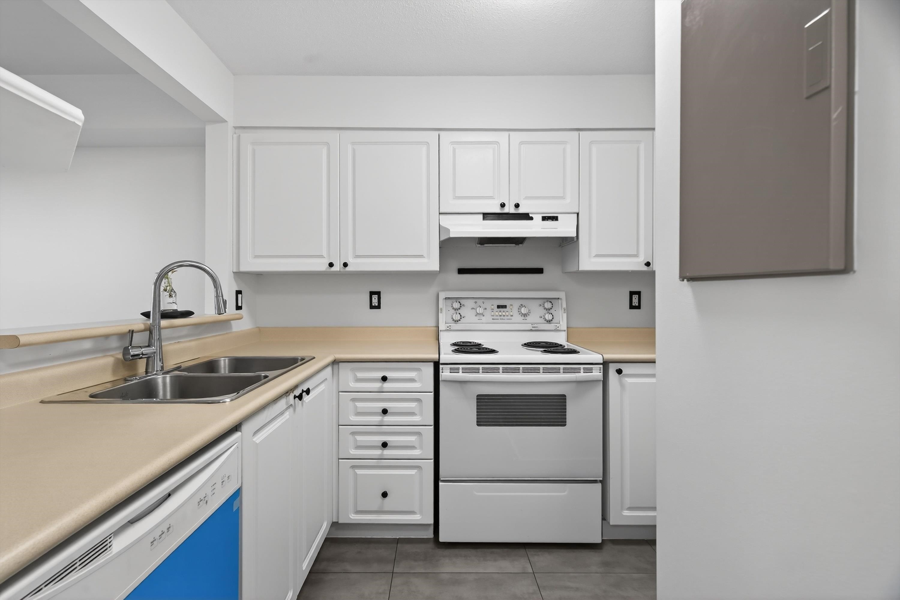 305-14377 103 Avenue, Surrey, BC