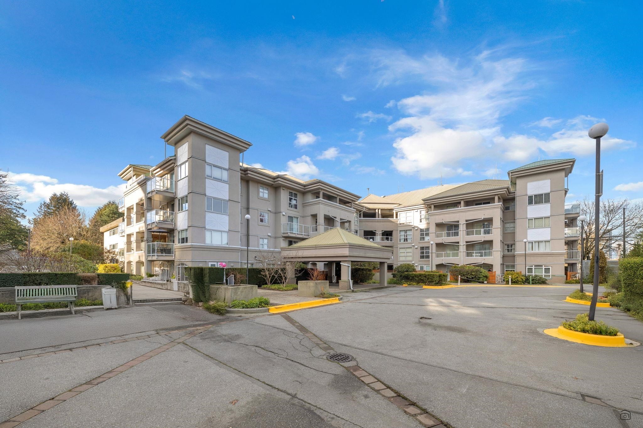 206-10533 University Drive, Surrey, BC