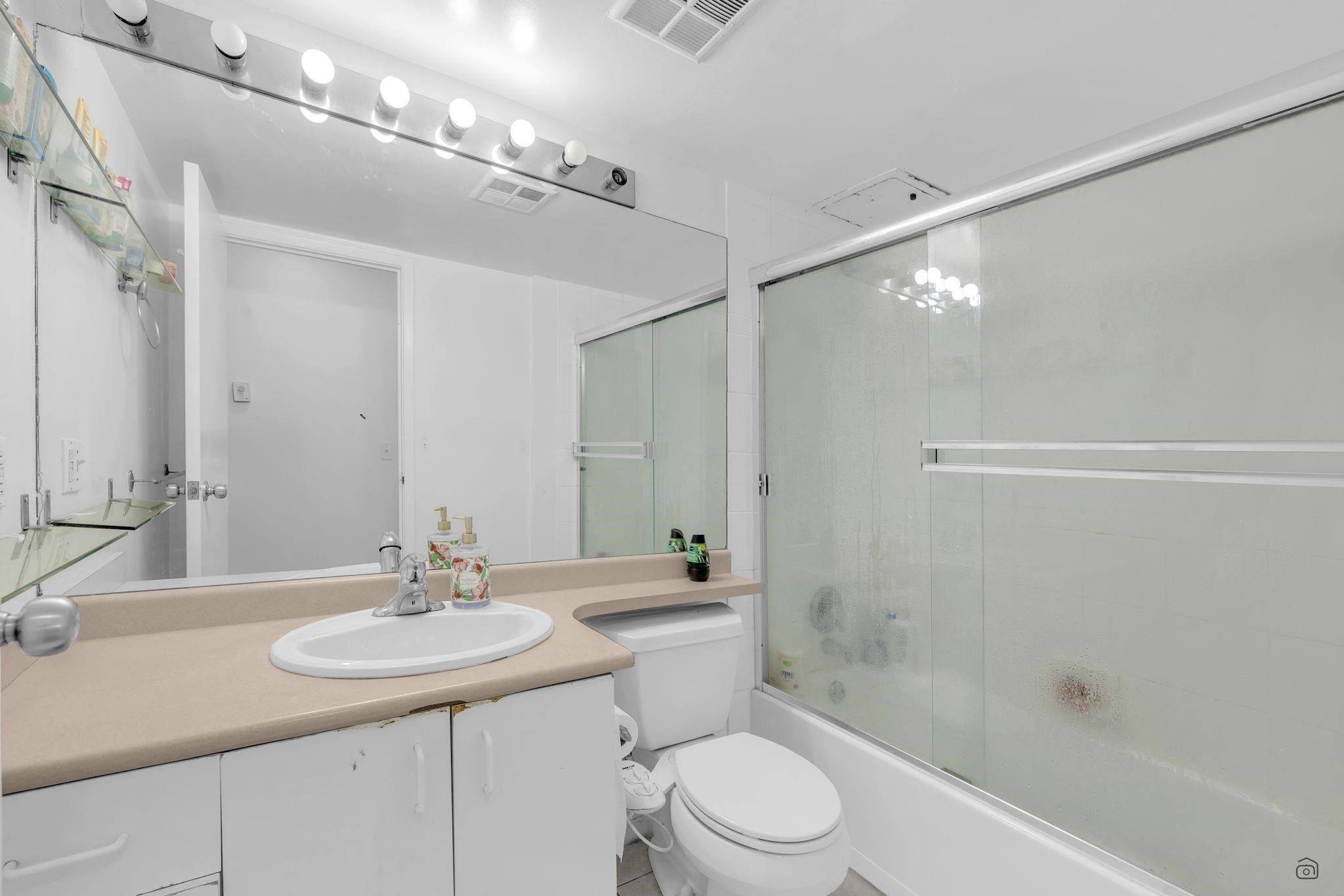 206-10533 University Drive, Surrey, BC