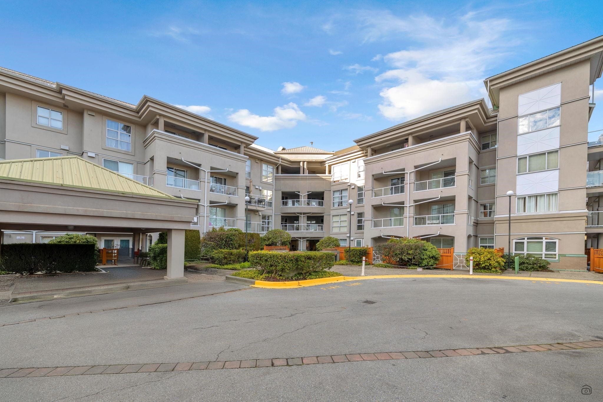 206-10533 University Drive, Surrey, BC