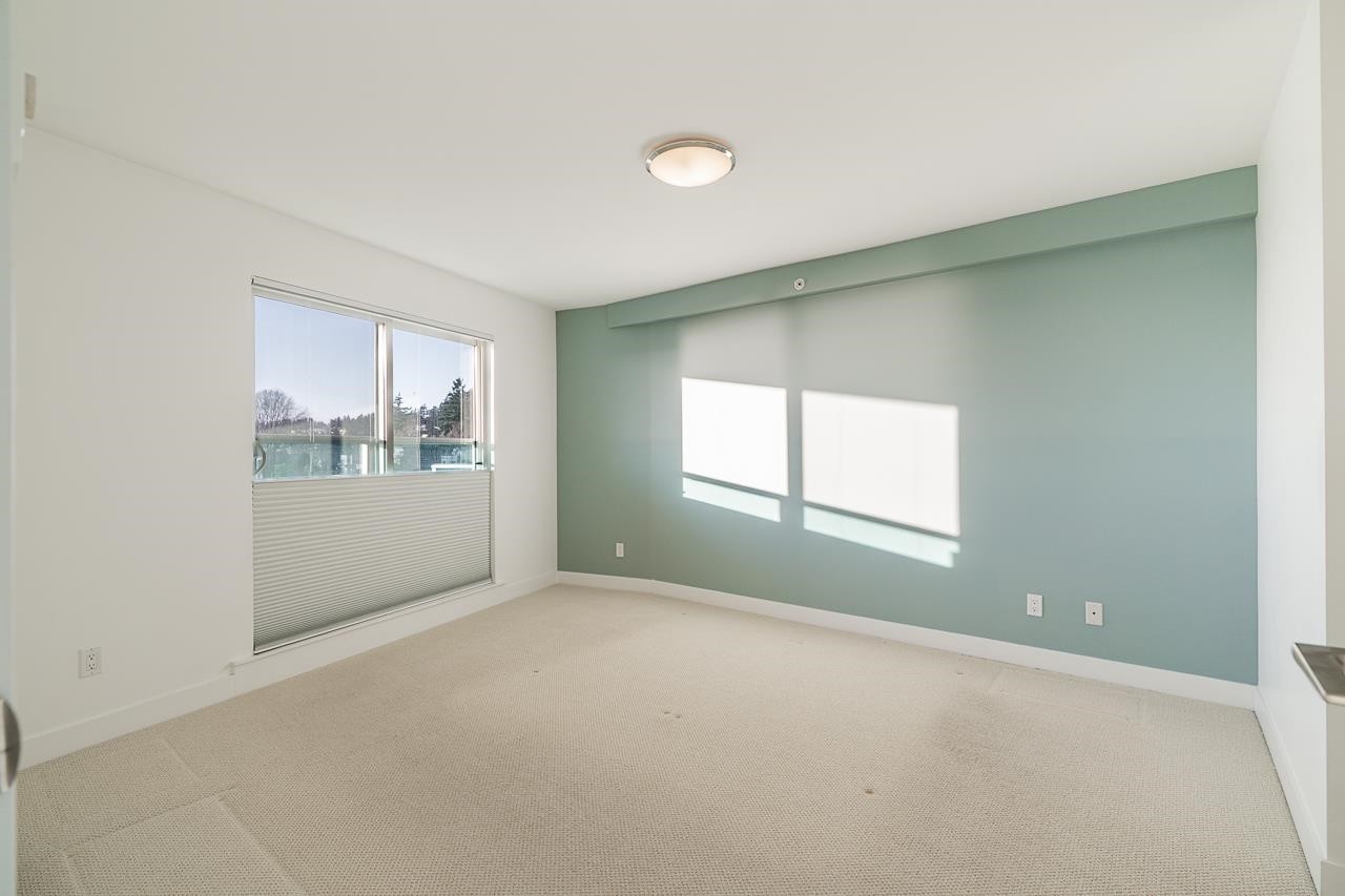 603-14955 Victoria Avenue, White Rock, BC