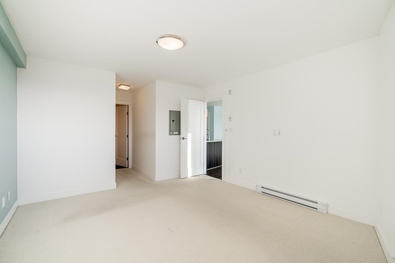 603-14955 Victoria Avenue, White Rock, BC