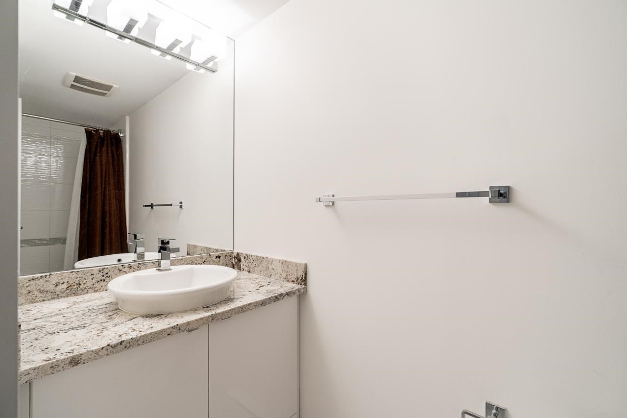 603-14955 Victoria Avenue, White Rock, BC