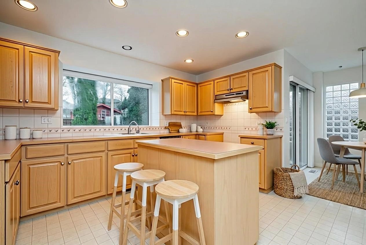 17072 103 Avenue, Surrey, BC