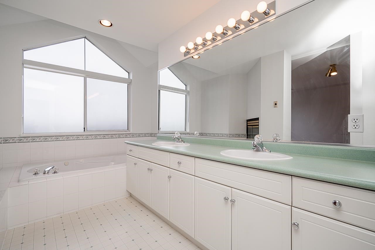 17072 103 Avenue, Surrey, BC