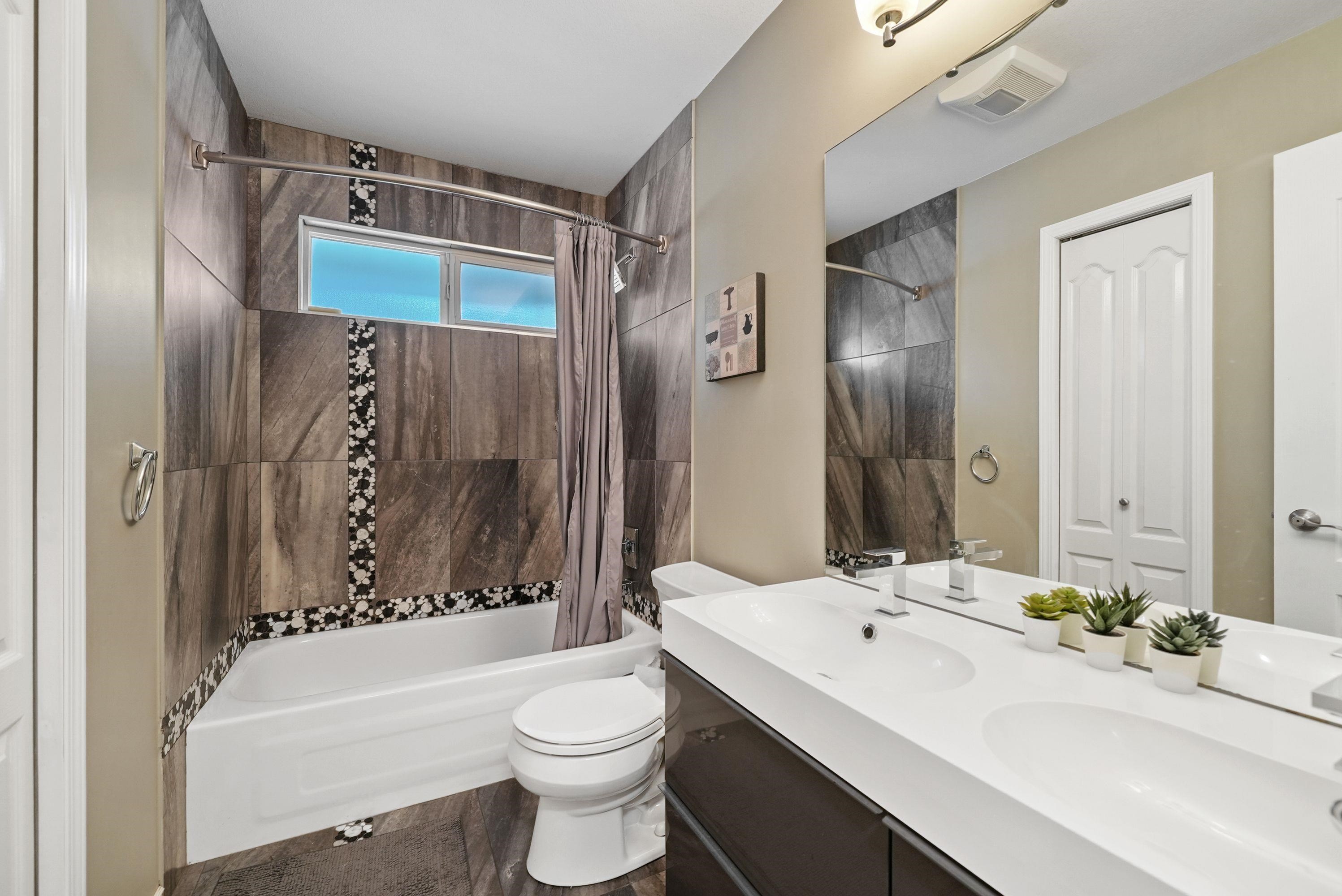 18810 65 Avenue, Surrey, BC