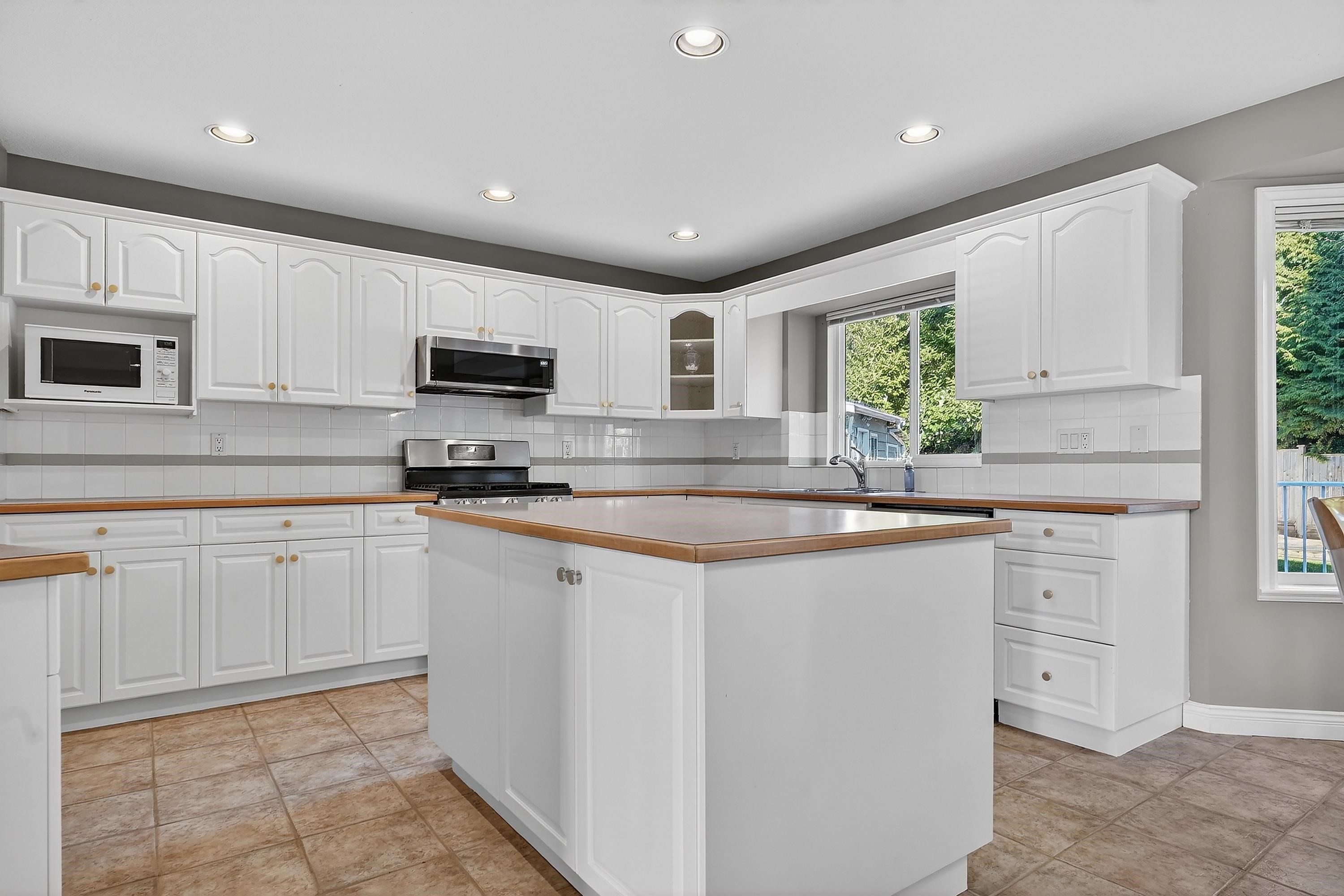 1551 161B Street, Surrey, BC