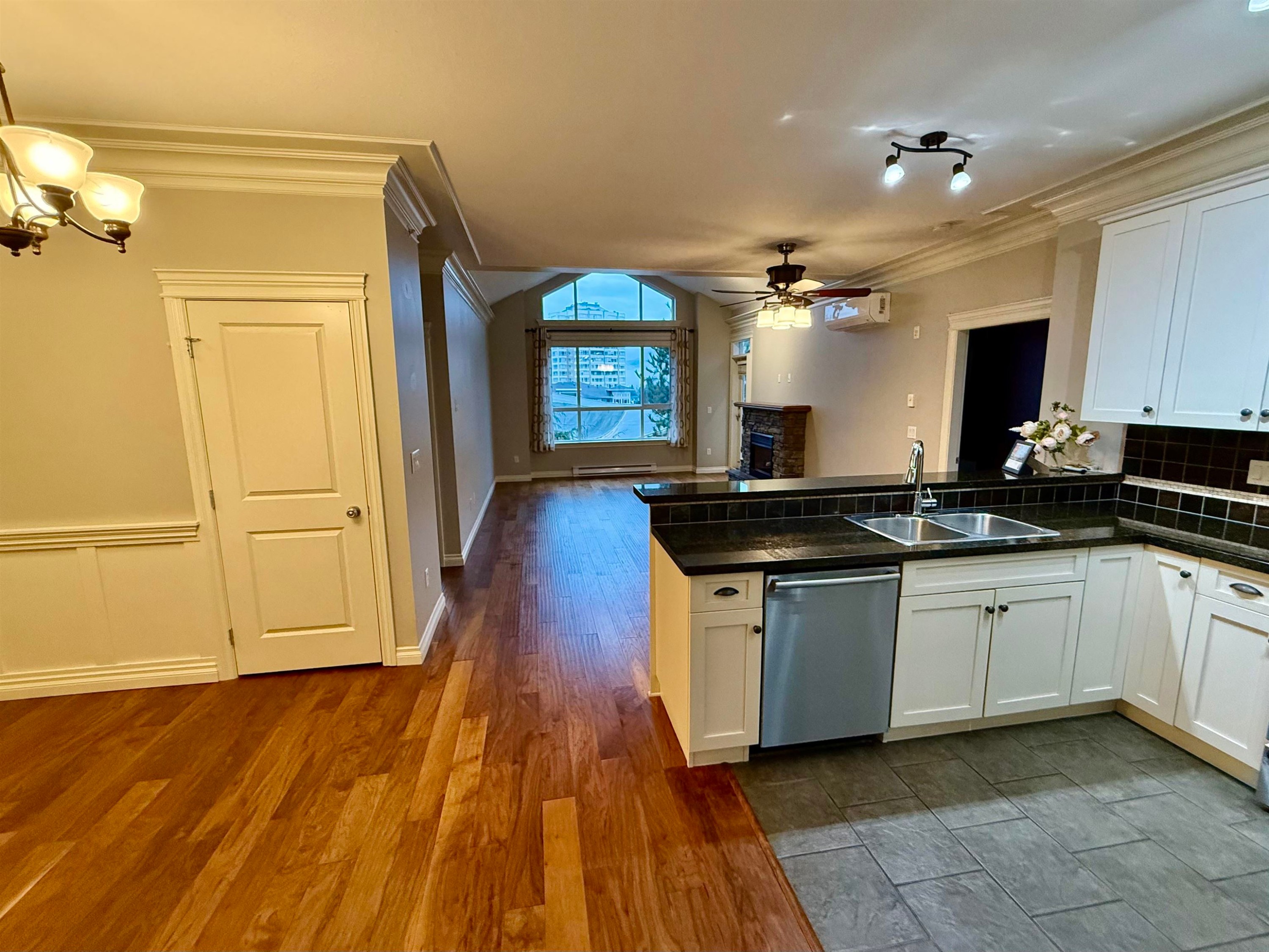 412-32729 Garibaldi Drive, Abbotsford, BC