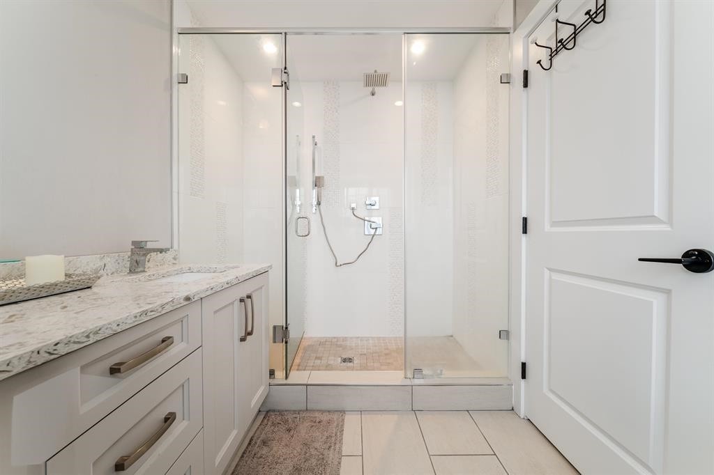 7299 194A Street, Surrey, BC