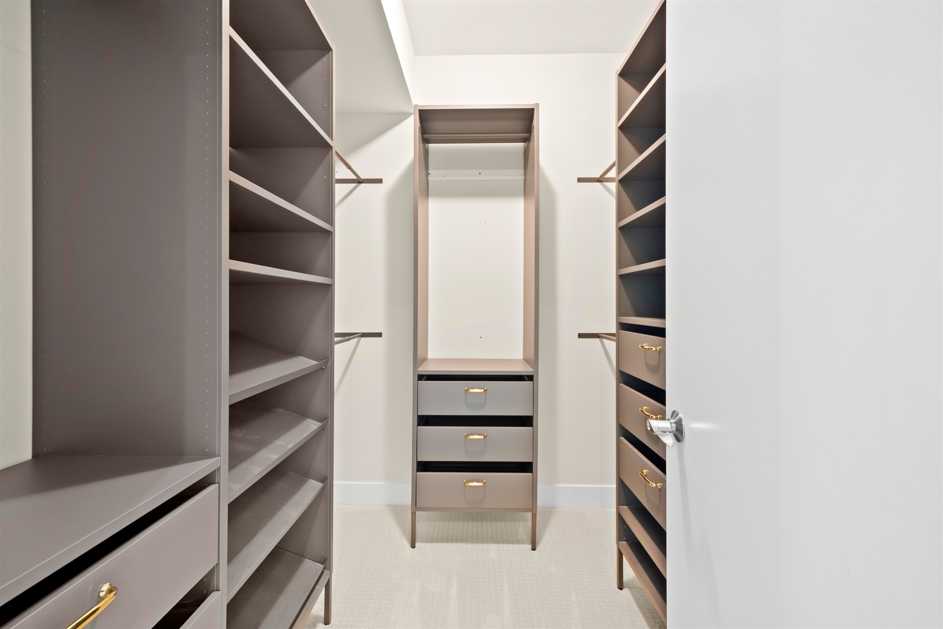 209-13585 16 Avenue, Surrey, BC