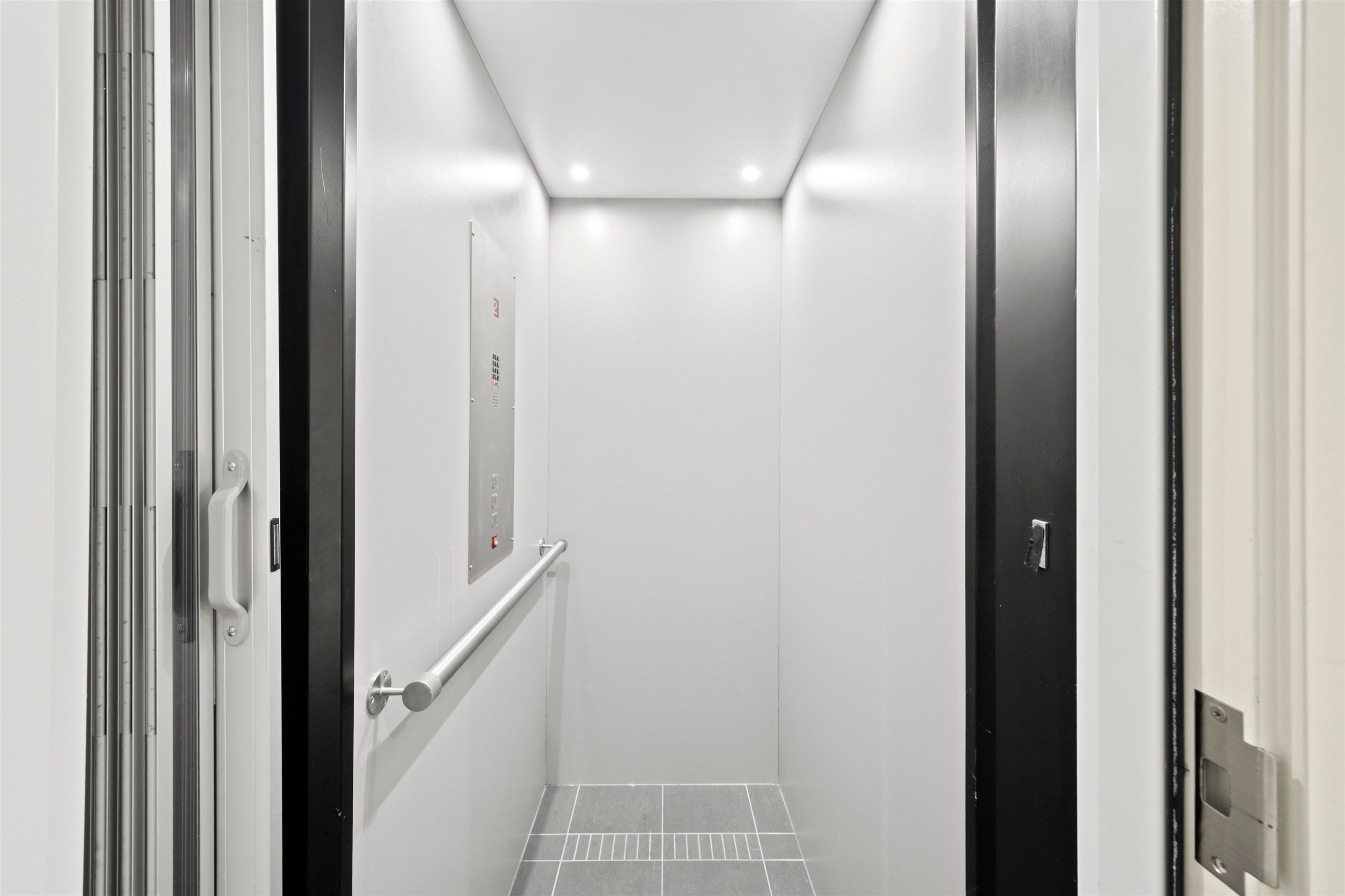 209-13585 16 Avenue, Surrey, BC