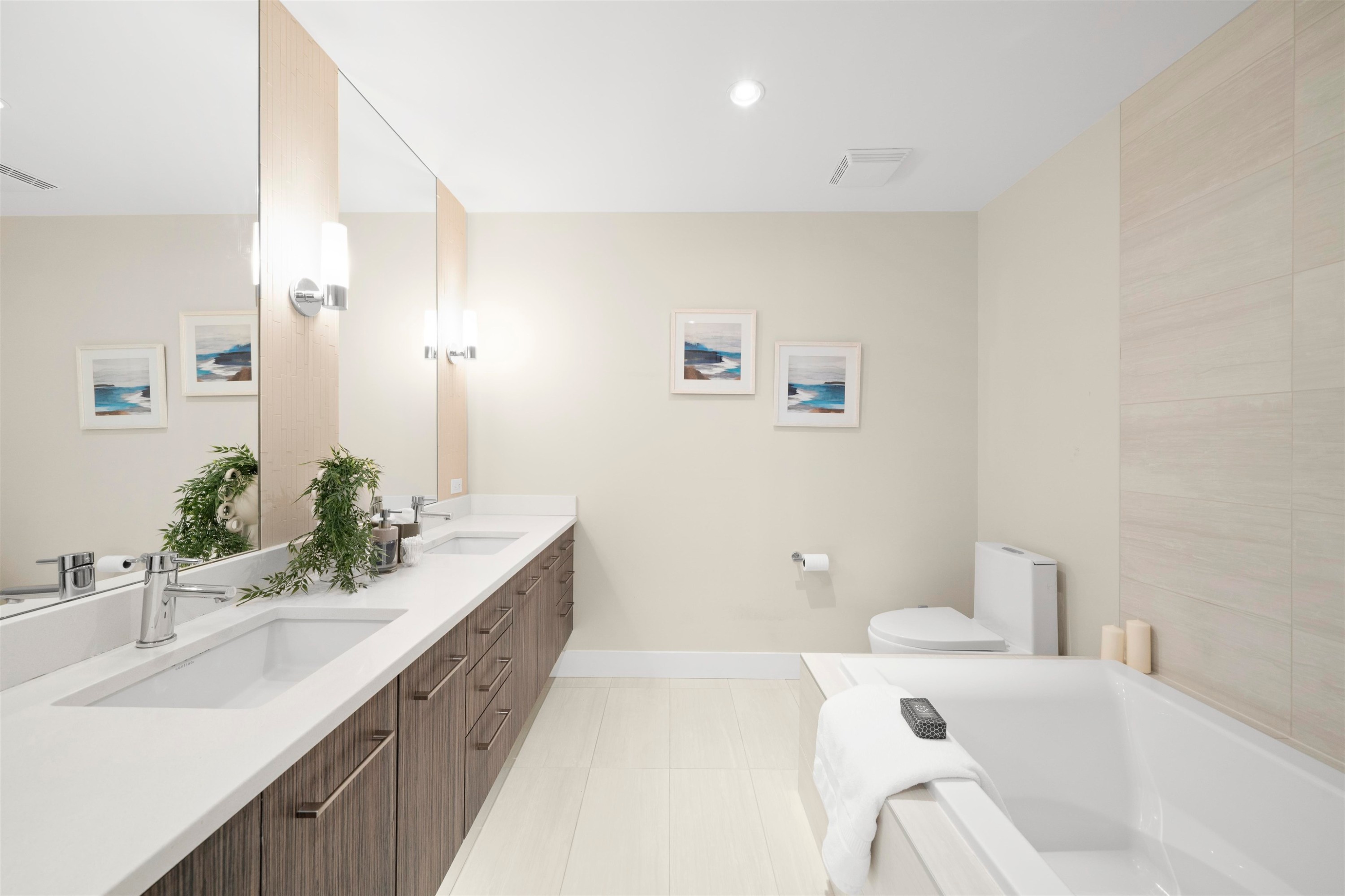 209-13585 16 Avenue, Surrey, BC