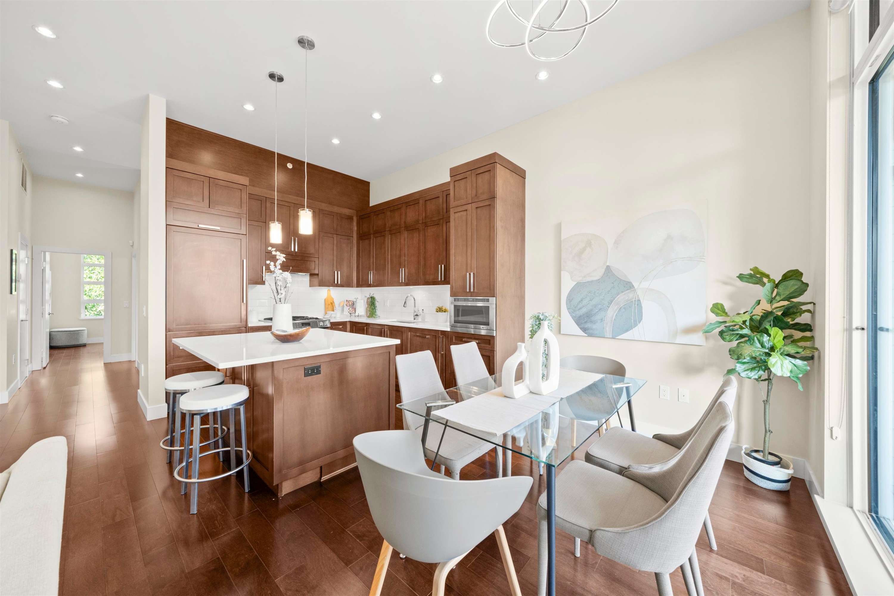 209-13585 16 Avenue, Surrey, BC