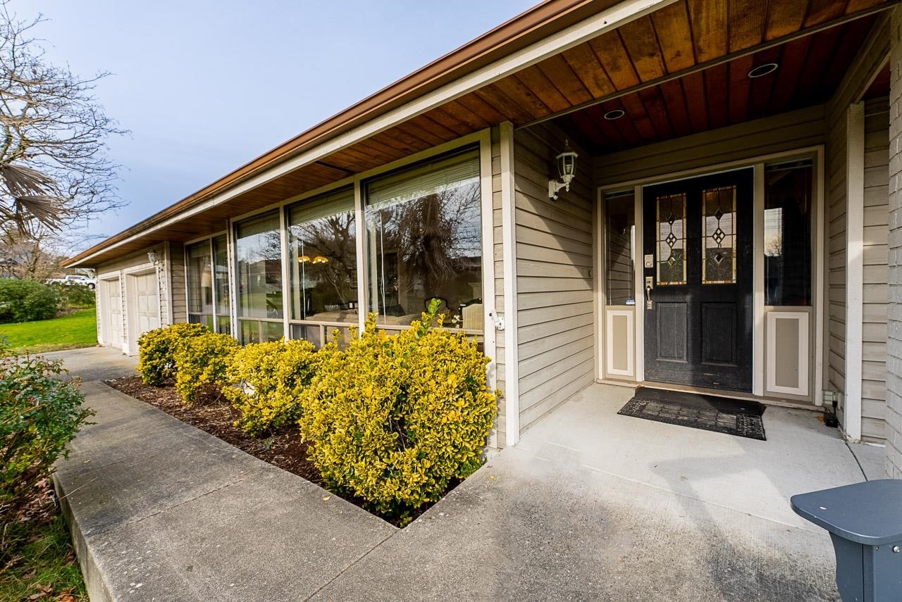 5690 Sunrise Crescent W, Surrey, BC