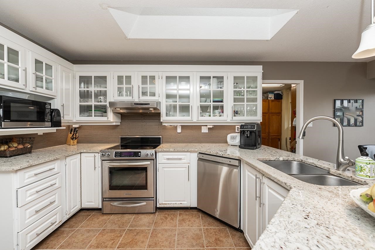 5690 Sunrise Crescent W, Surrey, BC