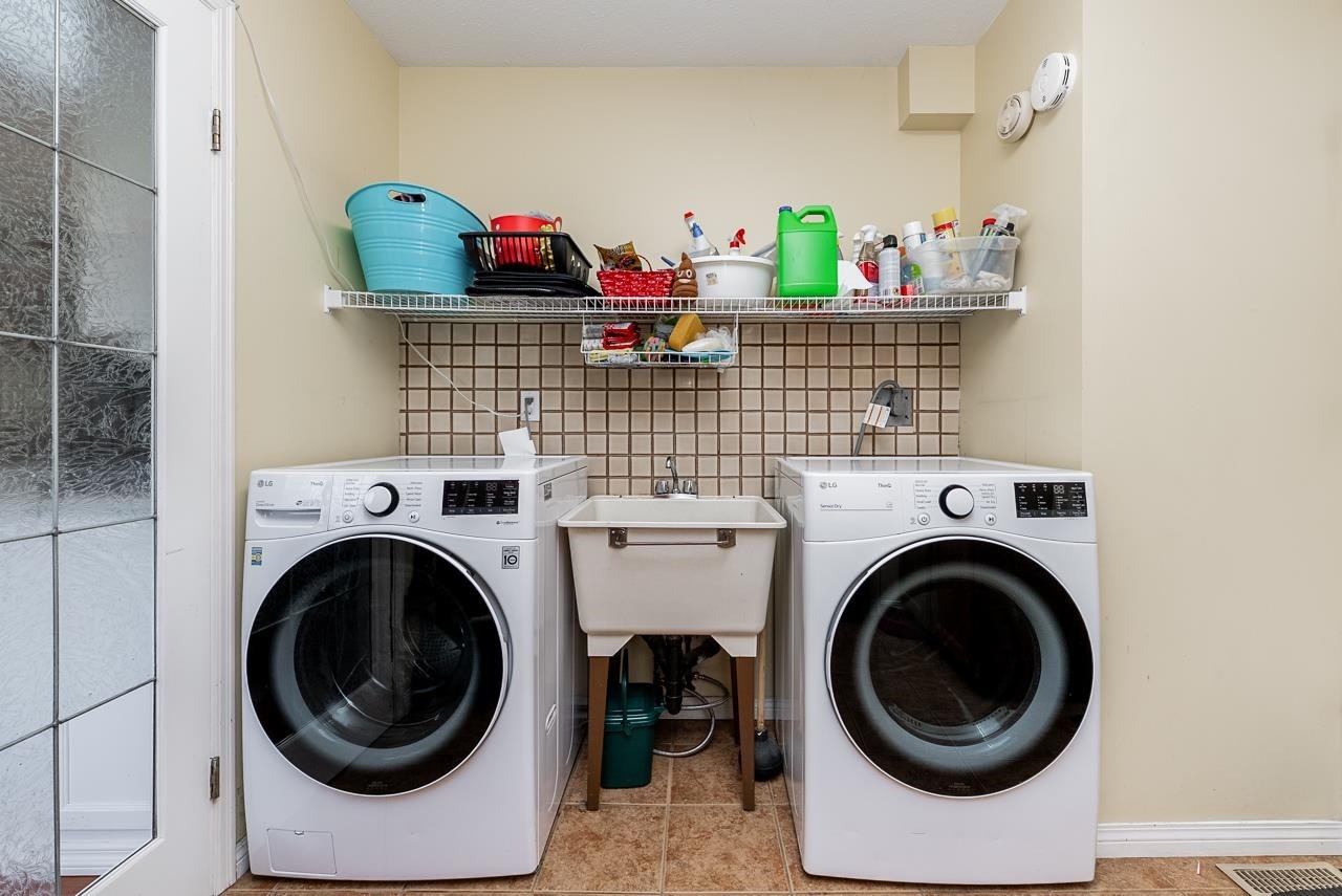 5690 Sunrise Crescent W, Surrey, BC