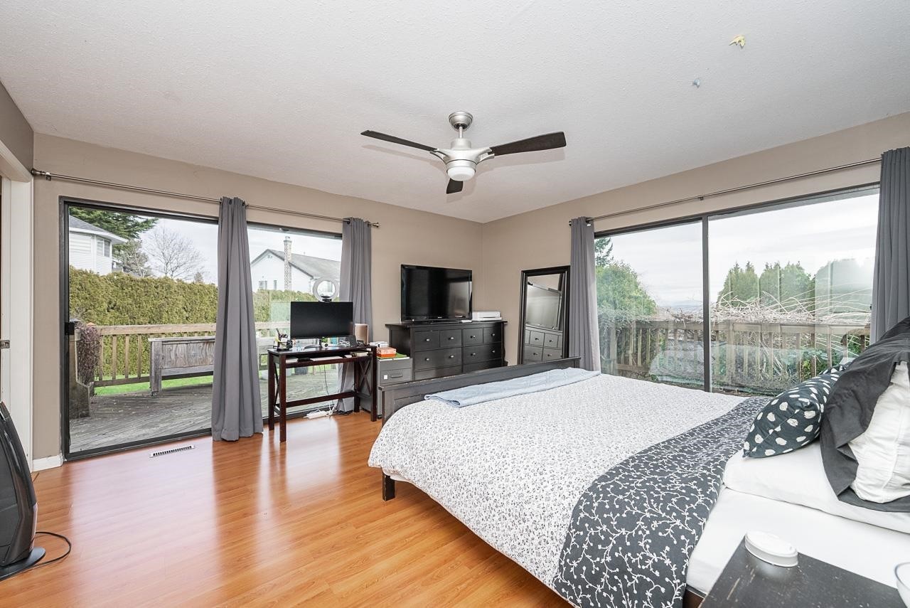 5690 Sunrise Crescent W, Surrey, BC