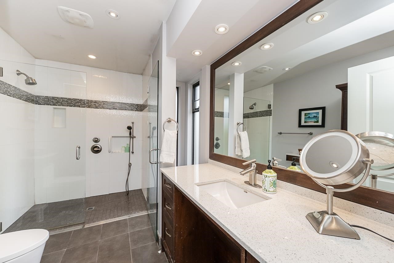 5690 Sunrise Crescent W, Surrey, BC